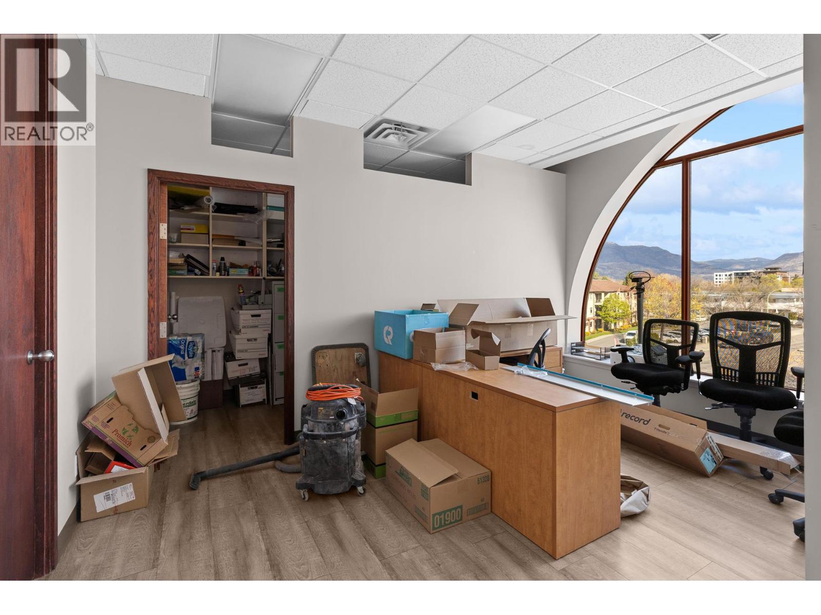 3275 Lakeshore Road Unit# 302