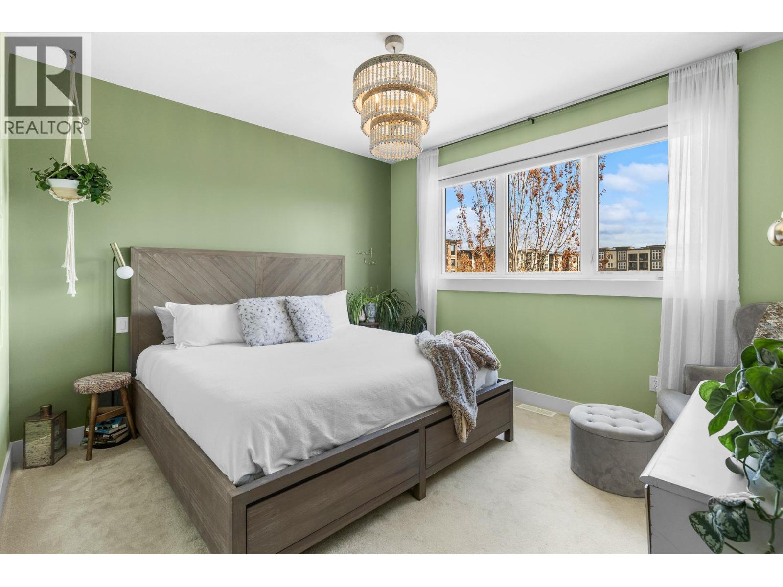 555 Buckland Avenue Unit# 106