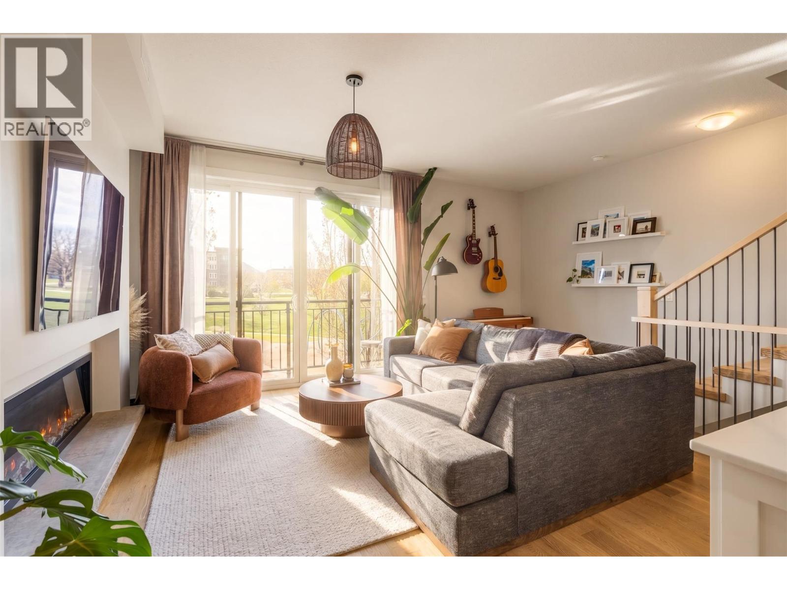 555 Buckland Avenue Unit# 106