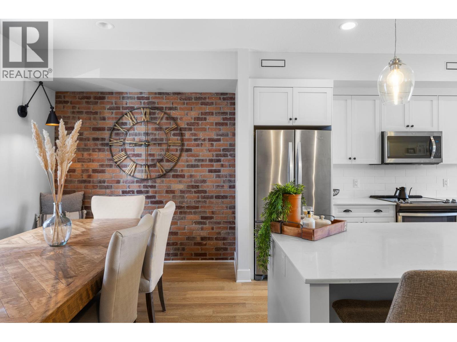 555 Buckland Avenue Unit# 106