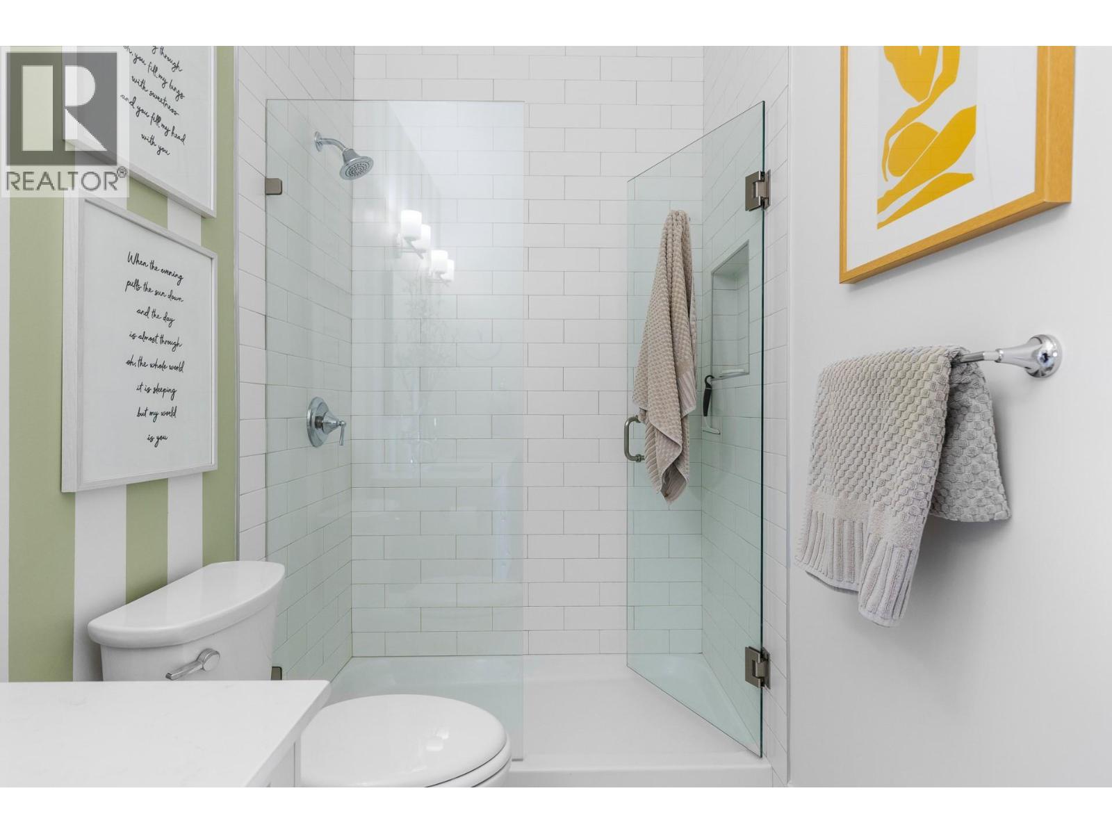555 Buckland Avenue Unit# 106