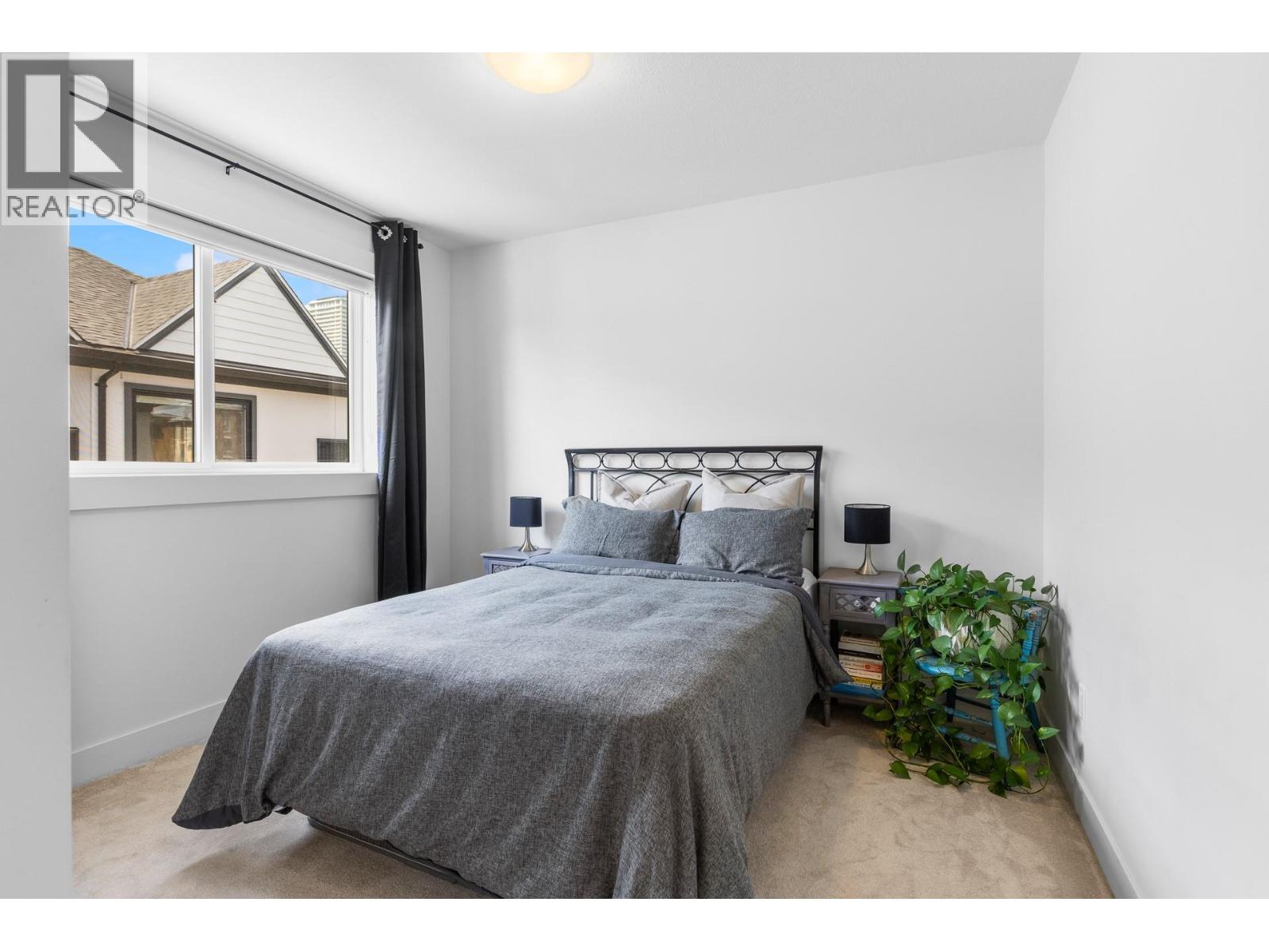 555 Buckland Avenue Unit# 106