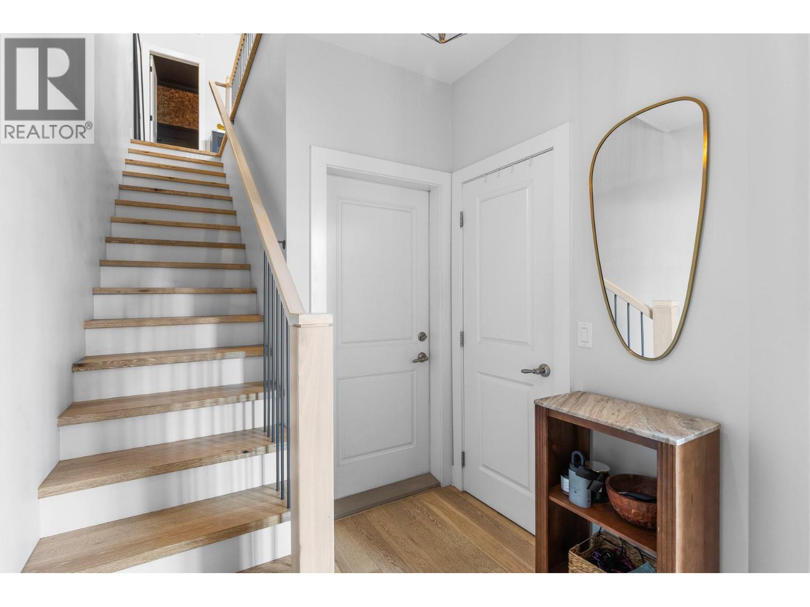 555 Buckland Avenue Unit# 106