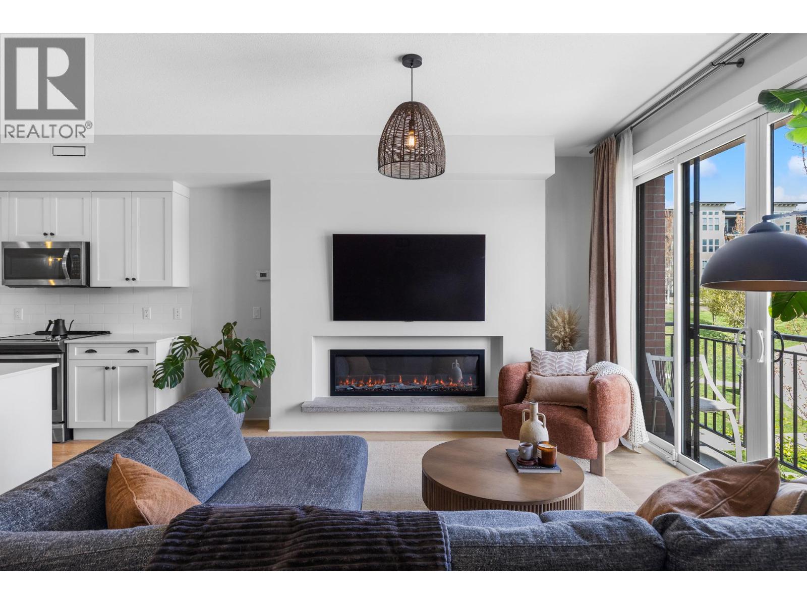 555 Buckland Avenue Unit# 106