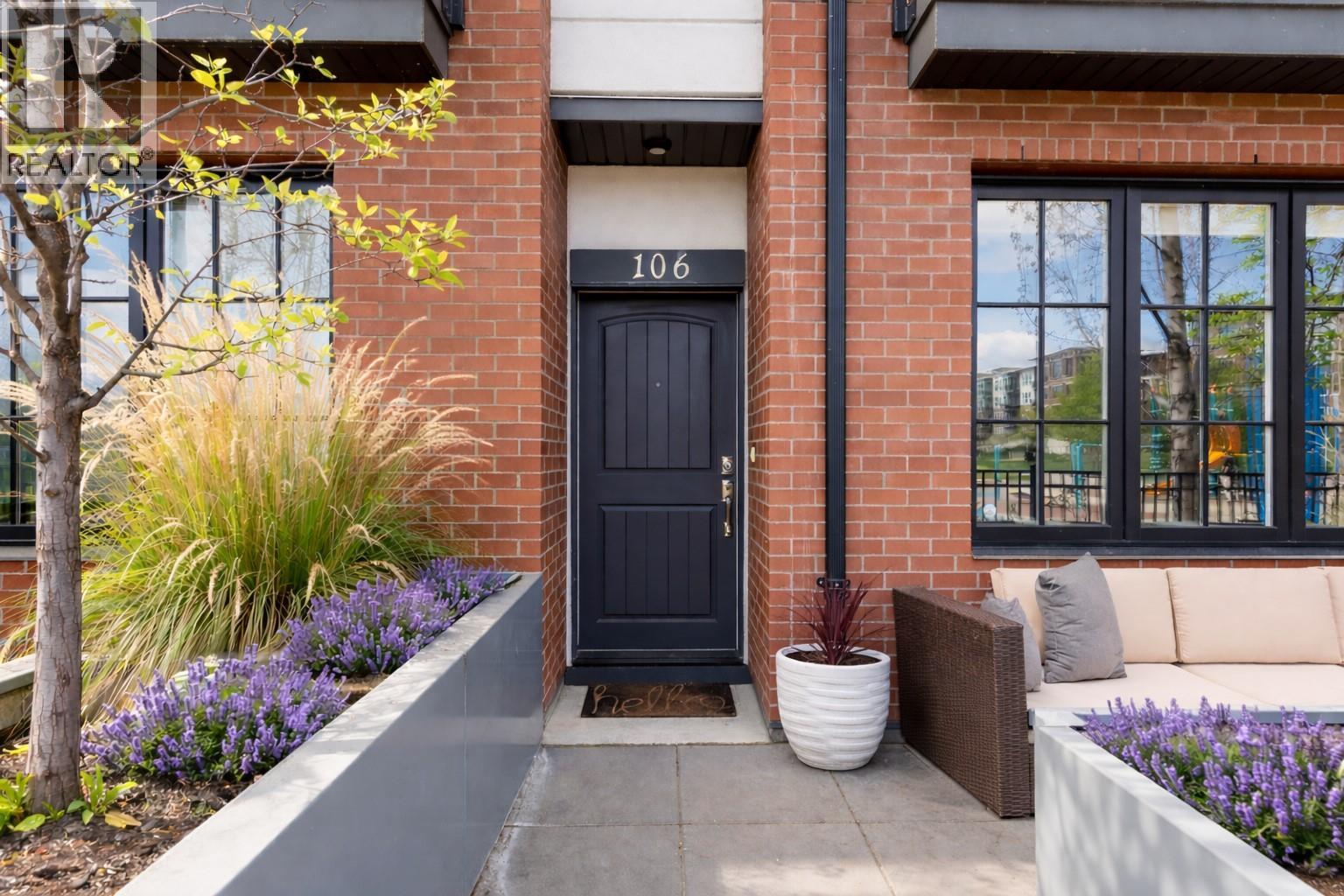 555 Buckland Avenue Unit# 106