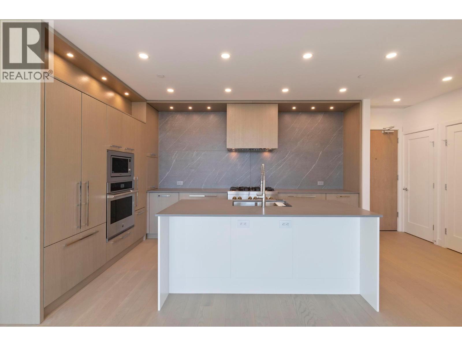 3409 Lakeshore Road Unit# 303