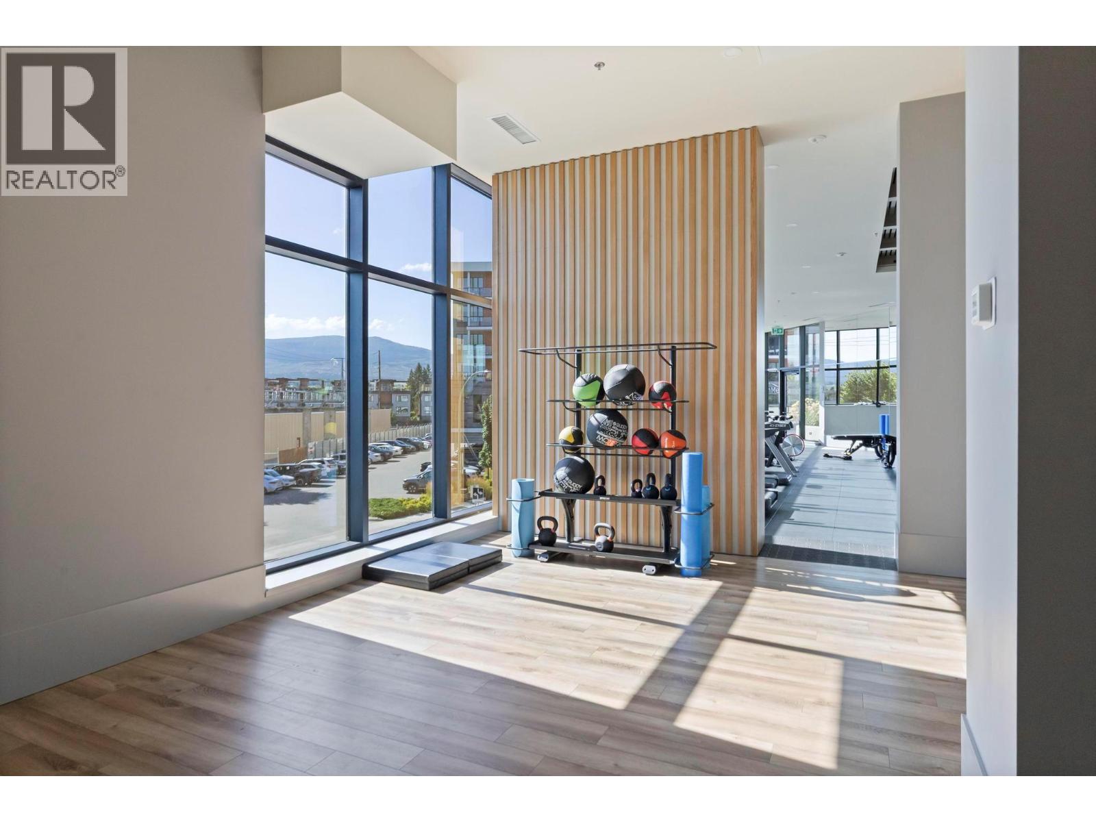 3409 Lakeshore Road Unit# 303