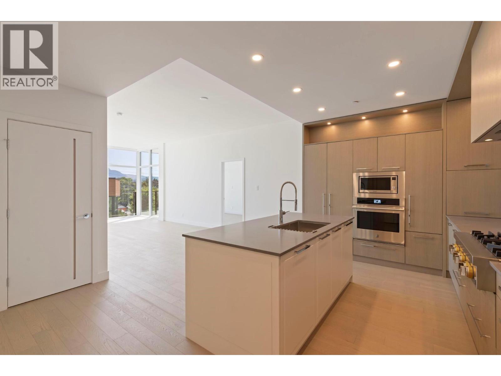 3409 Lakeshore Road Unit# 303