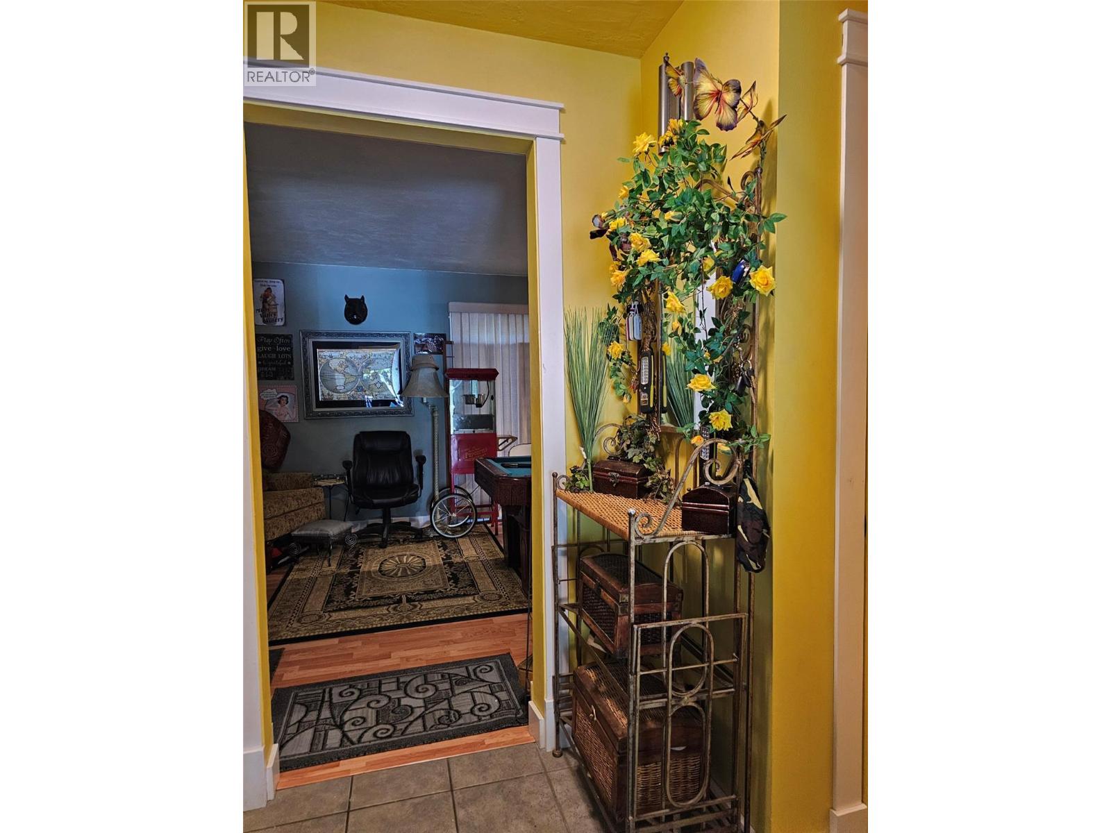 599 Clifton Road S