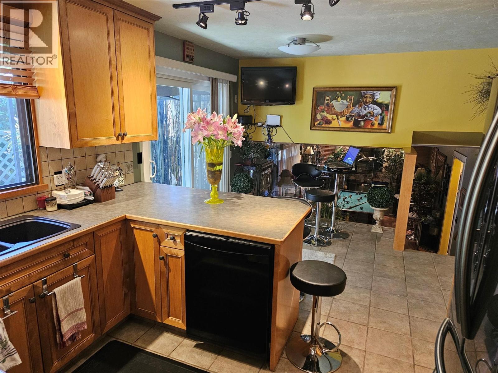 599 Clifton Road S