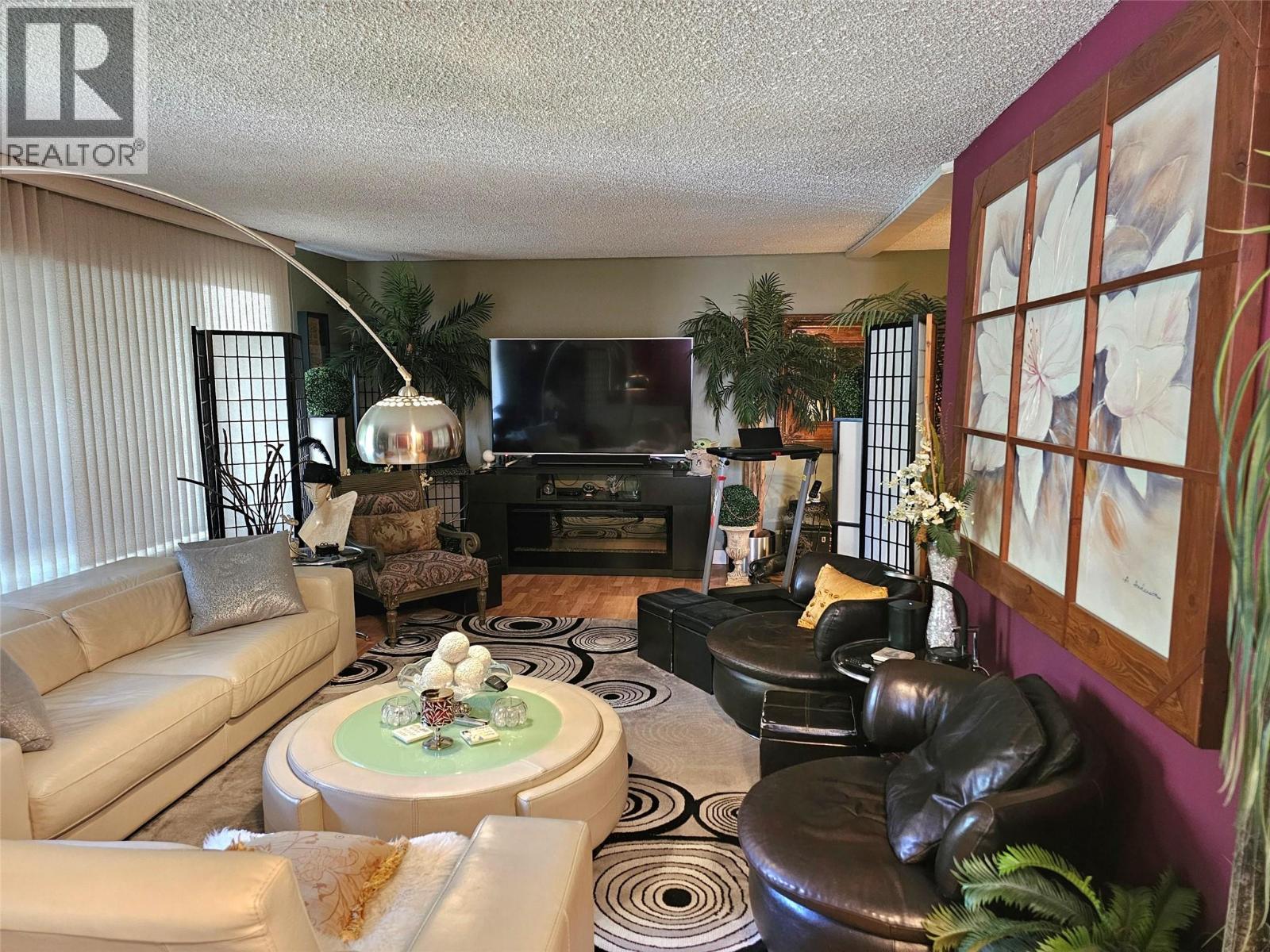 599 Clifton Road S