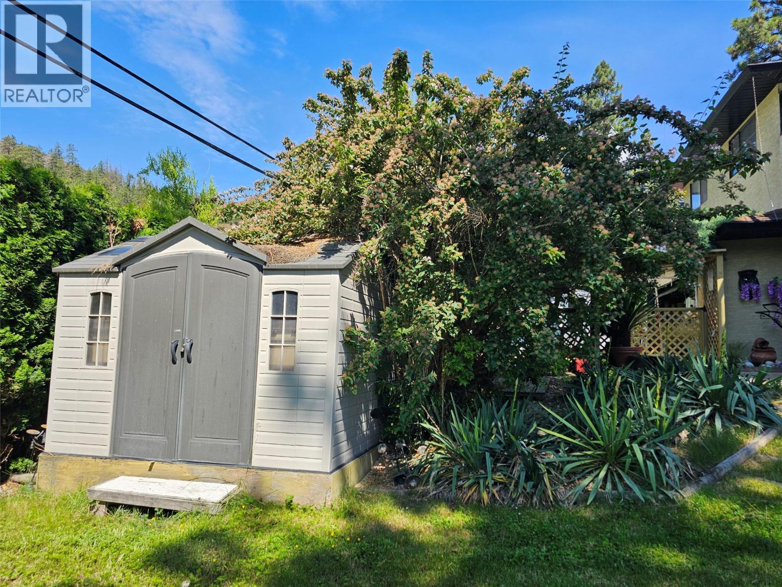 599 Clifton Road S