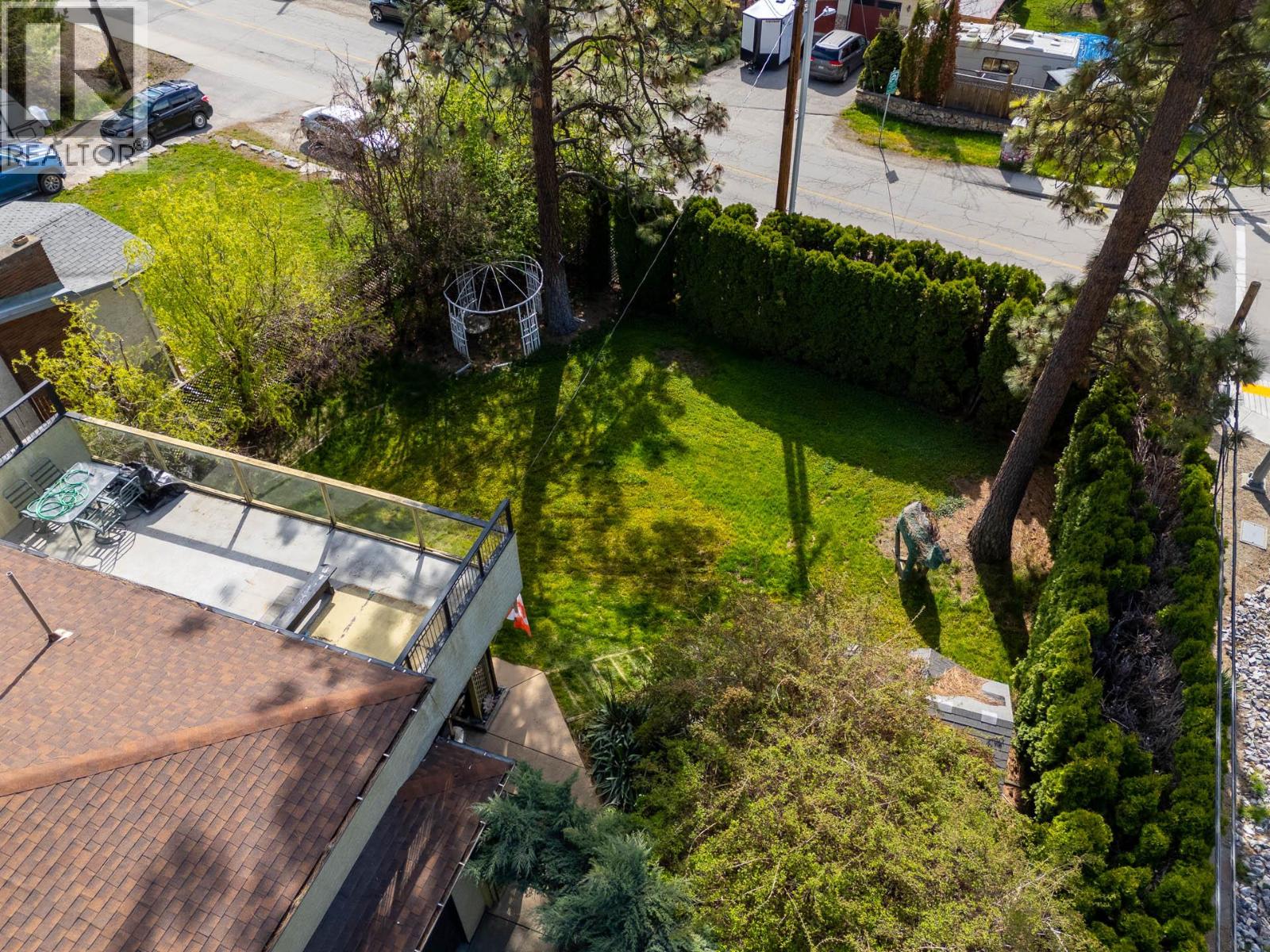 599 Clifton Road S