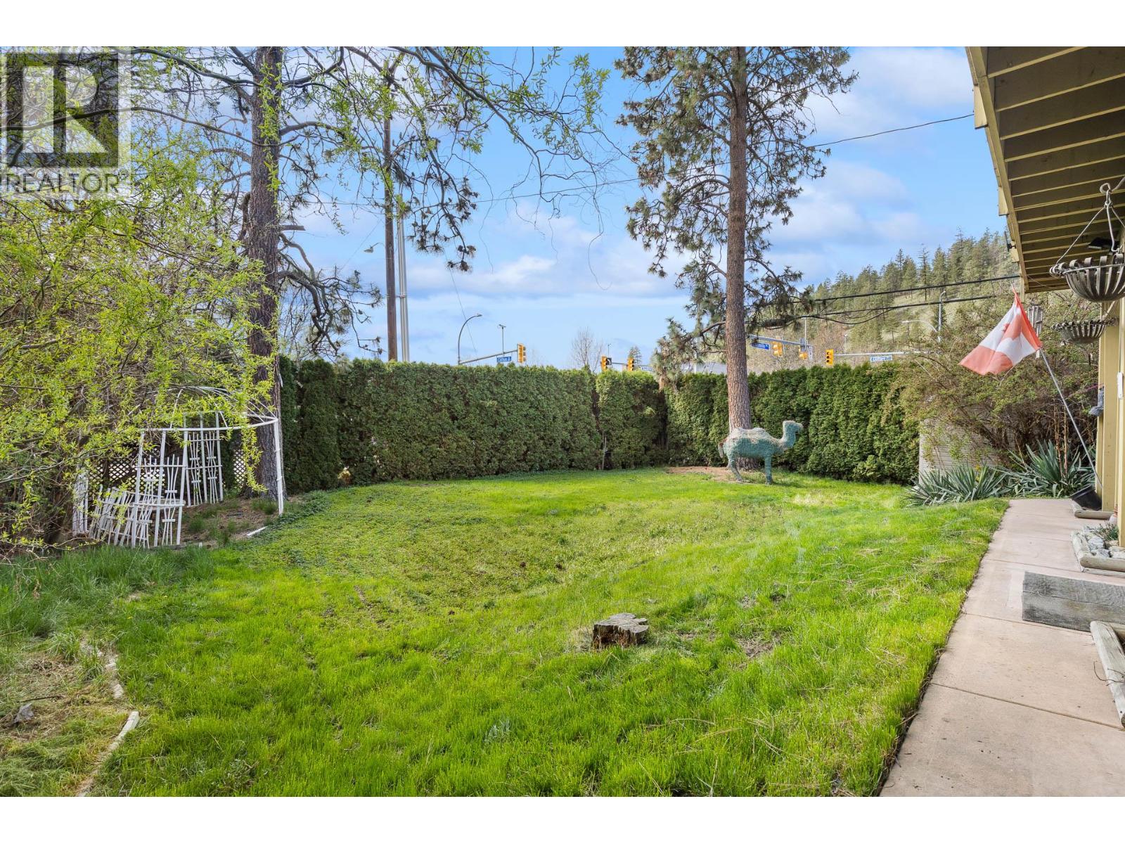 599 Clifton Road S