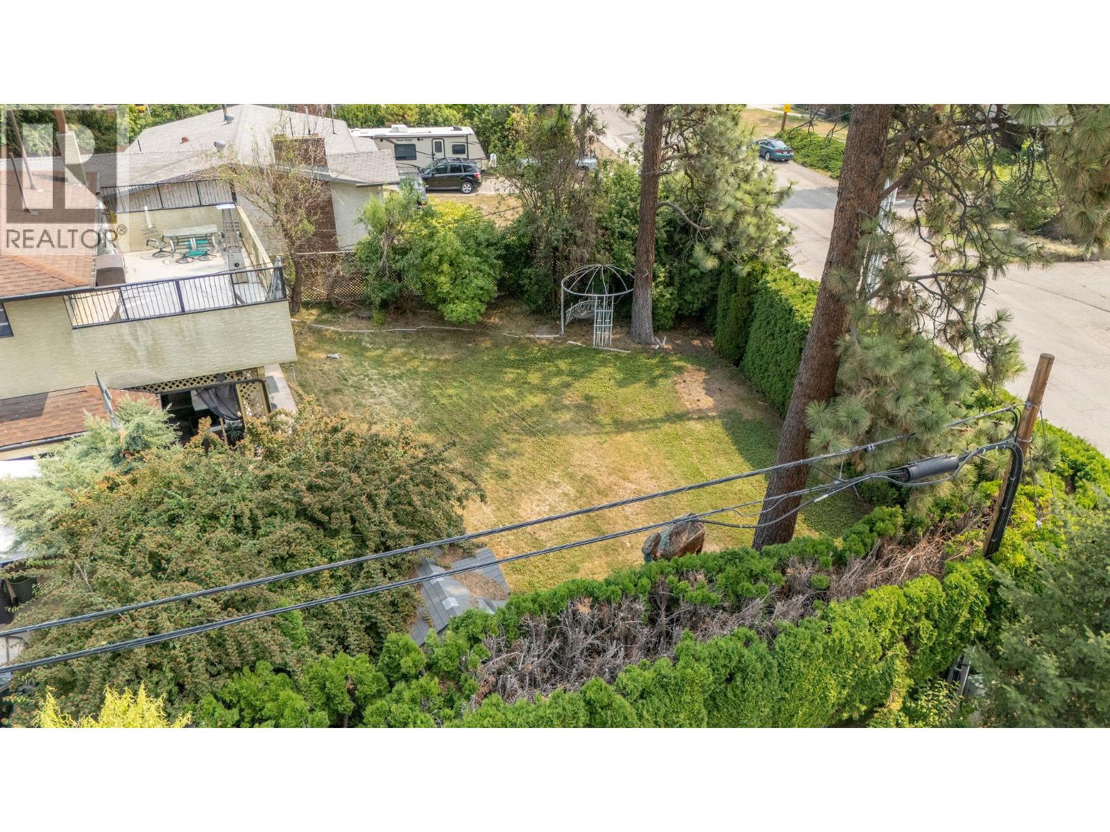 599 Clifton Road S