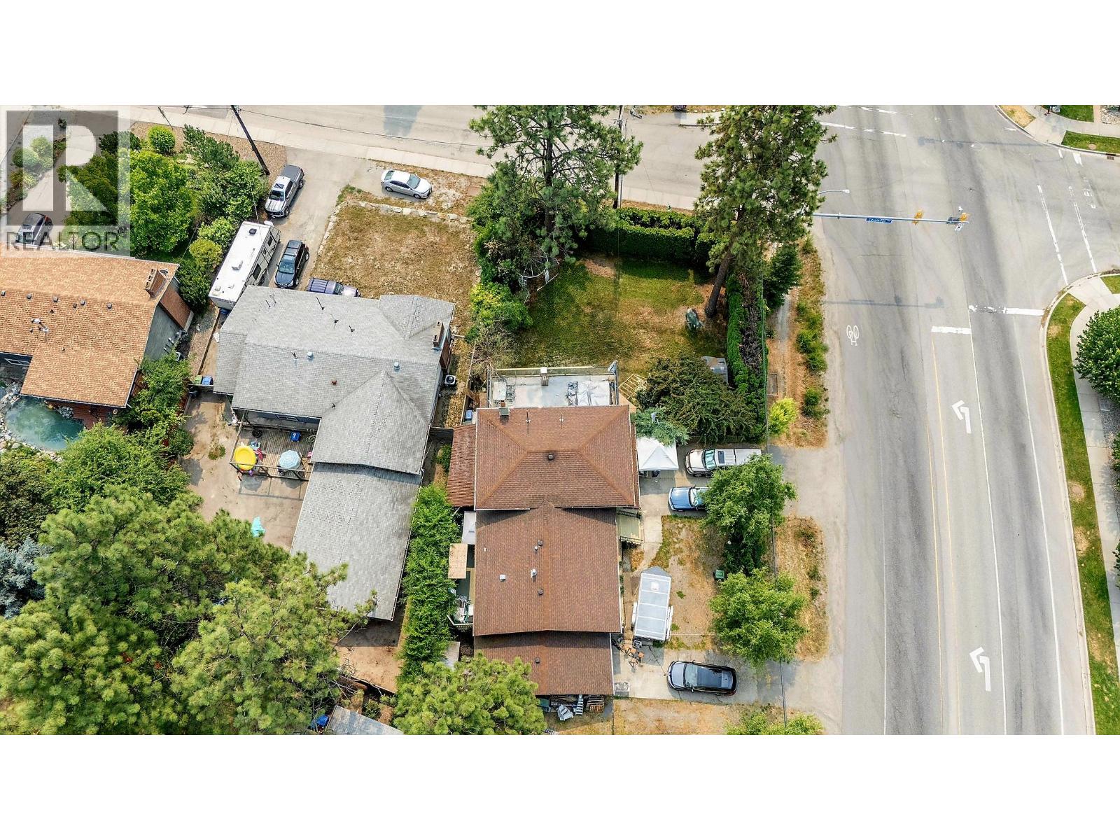 599 Clifton Road S