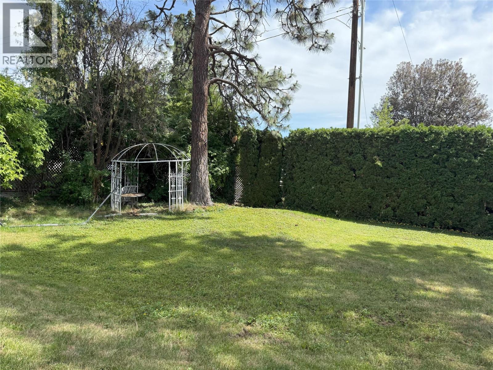 599 Clifton Road S
