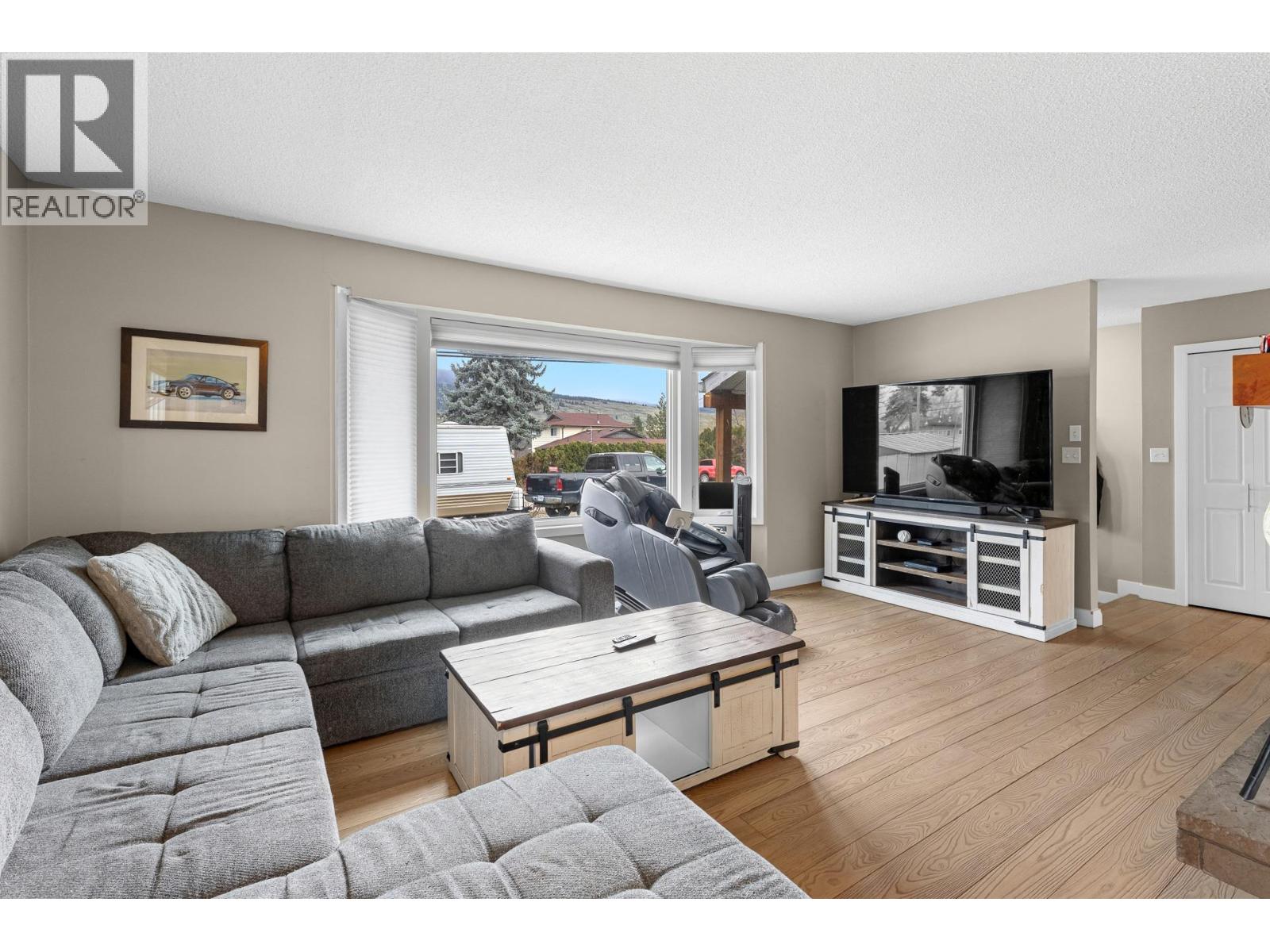 11438 Okanagan Centre Road E