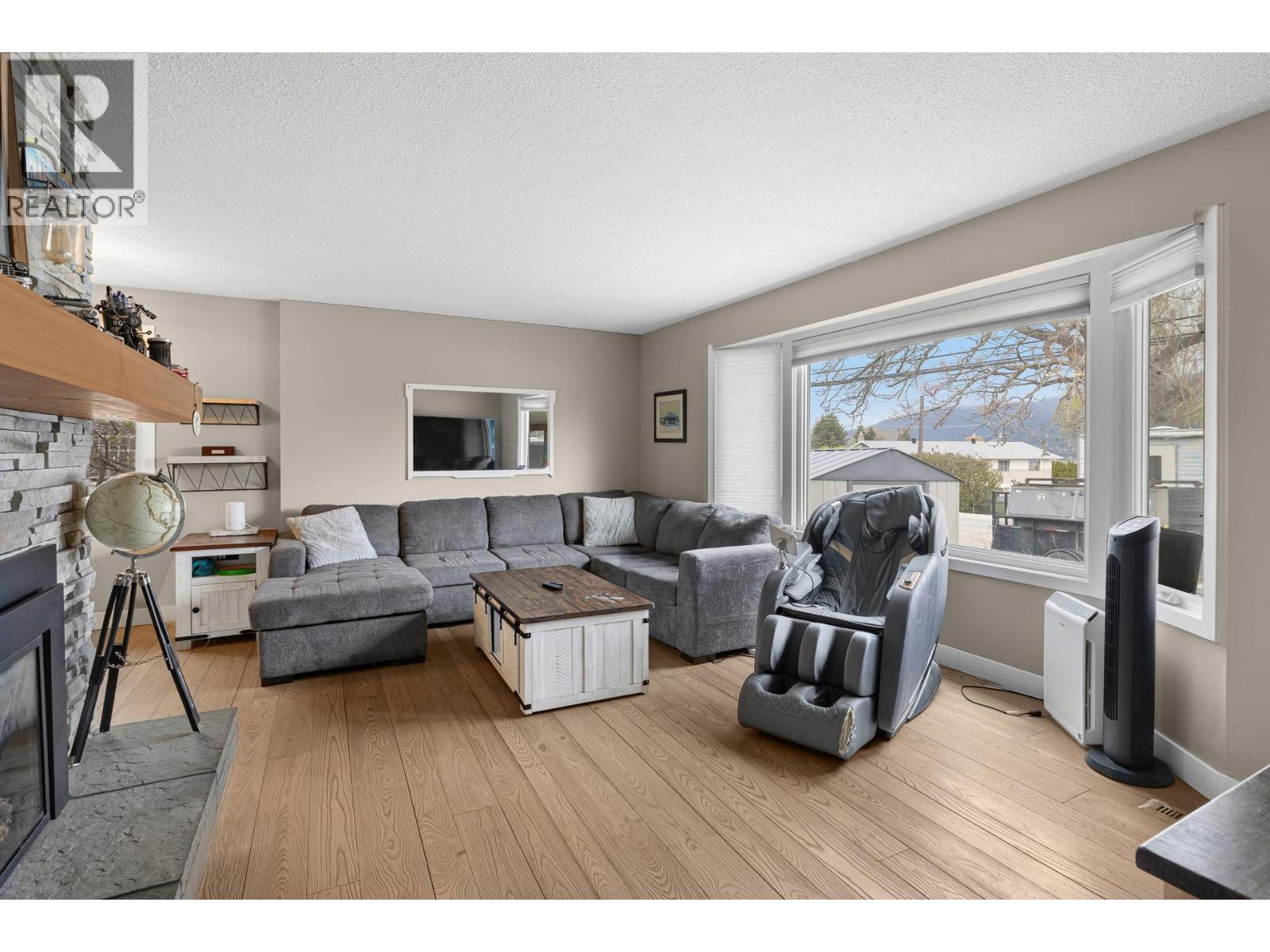 11438 Okanagan Centre Road E