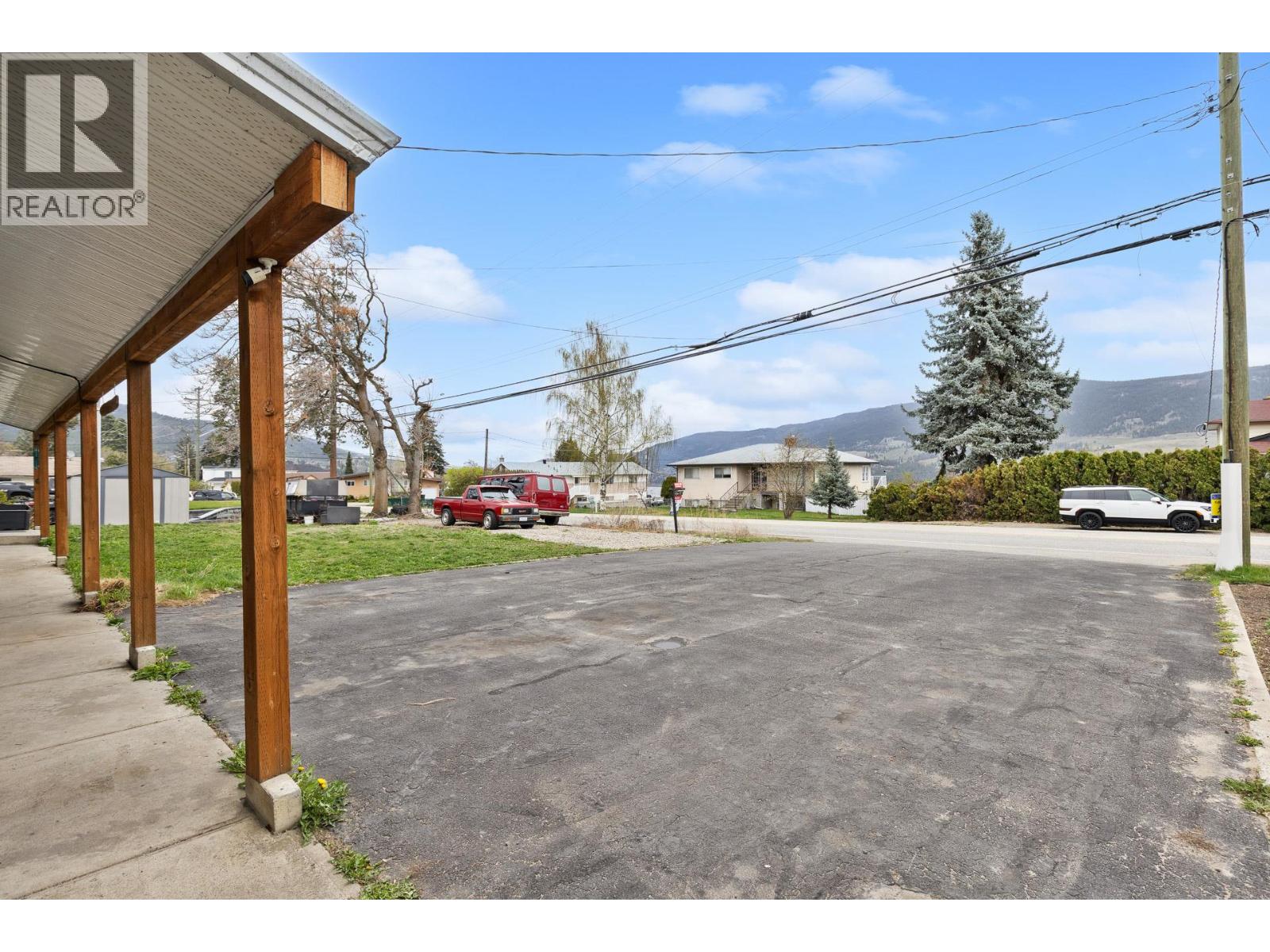 11438 Okanagan Centre Road E