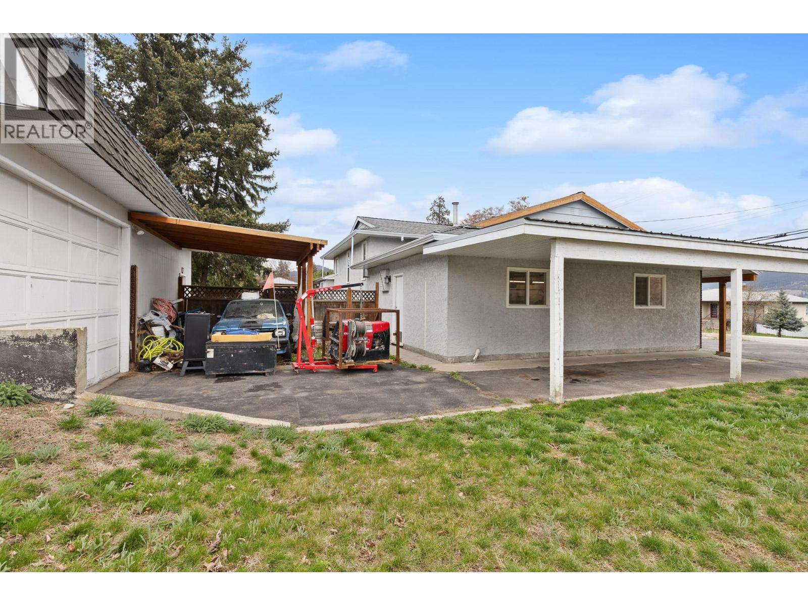11438 Okanagan Centre Road E