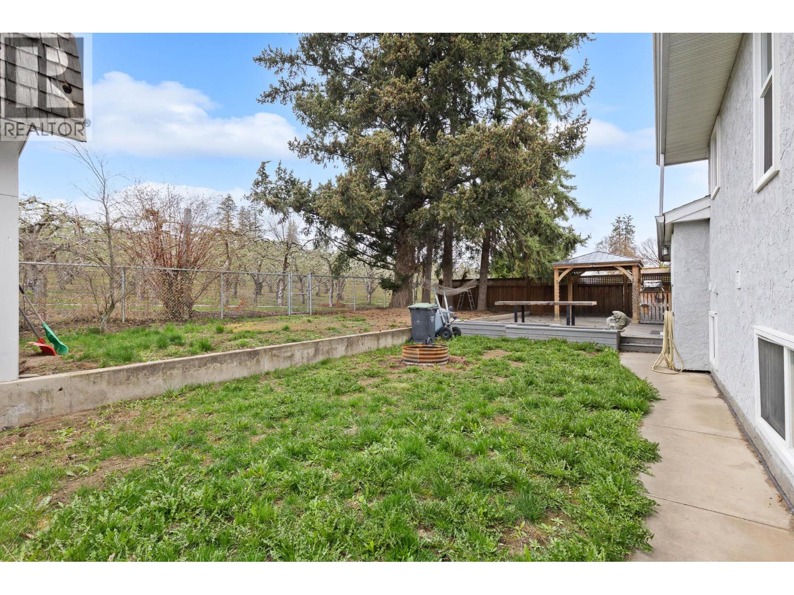 11438 Okanagan Centre Road E