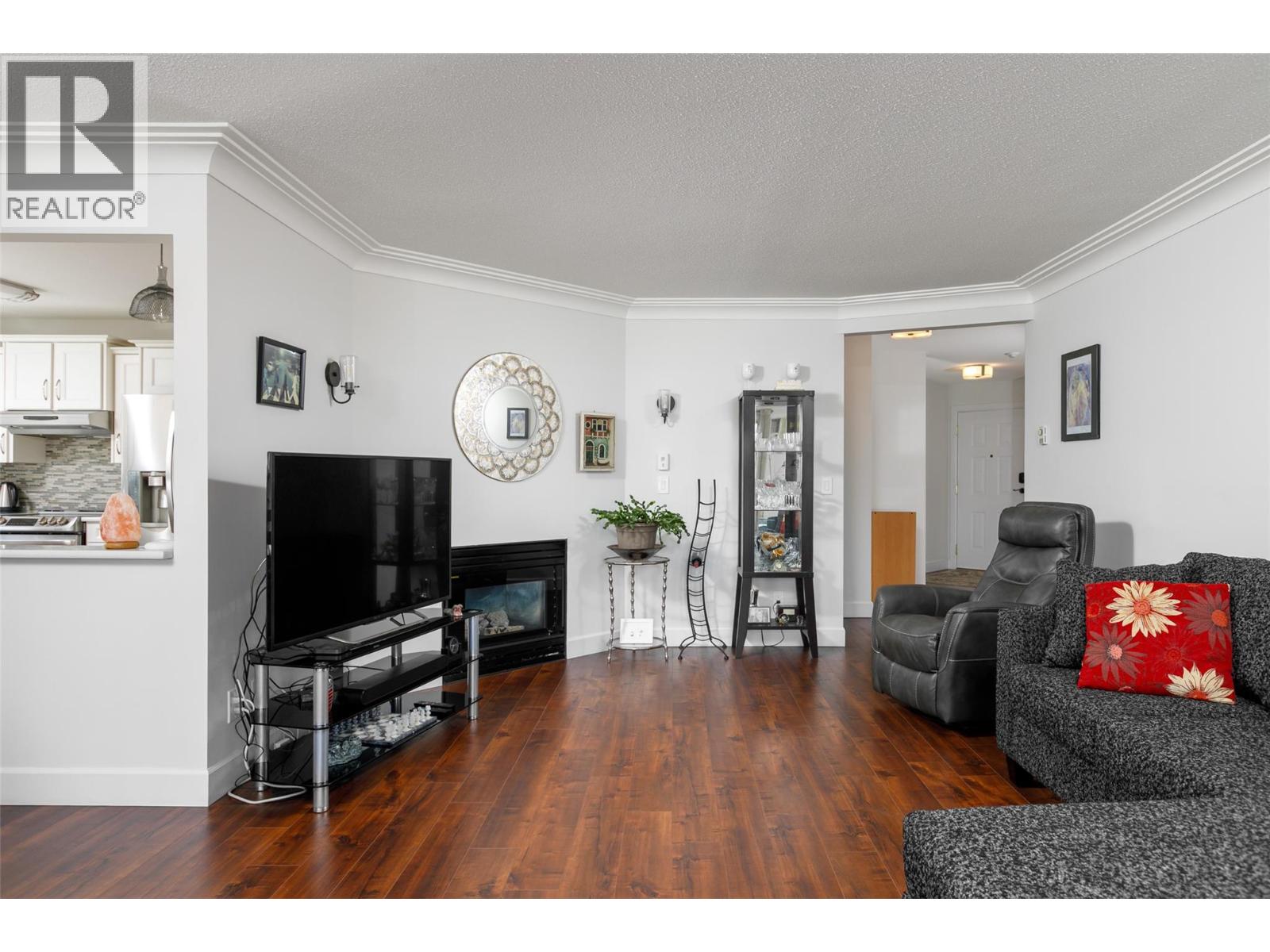 1055 Lawrence Avenue Unit# 202