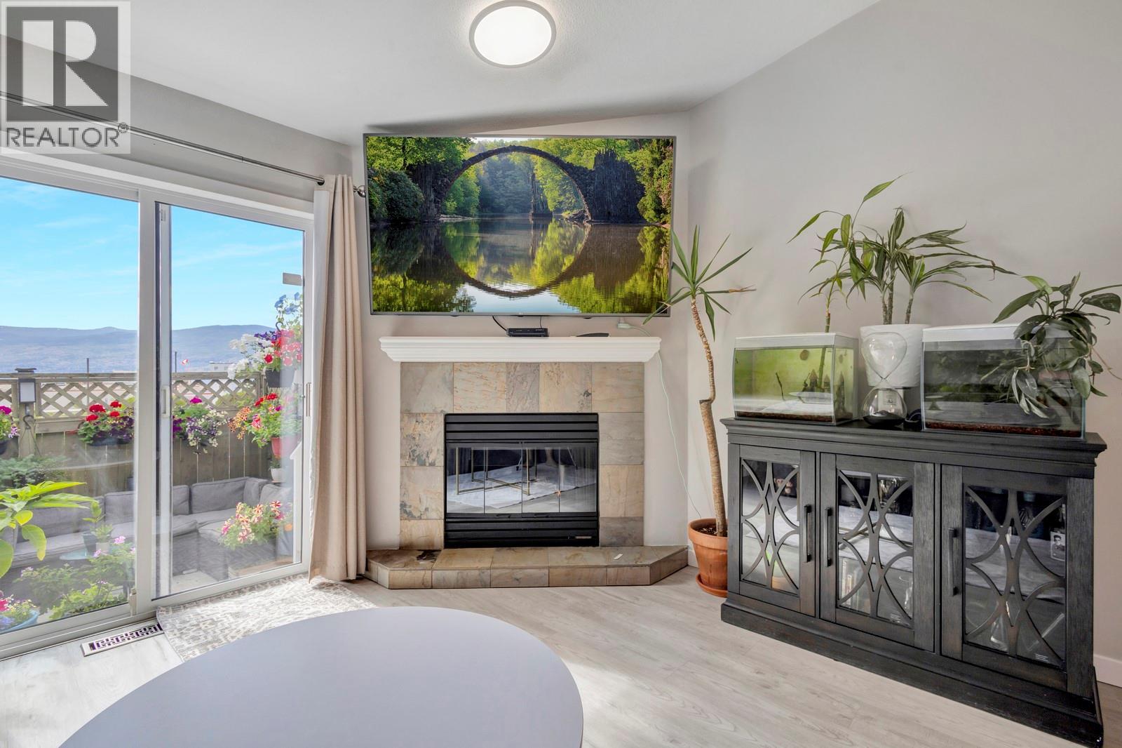 2210 Louie Drive Unit# 6