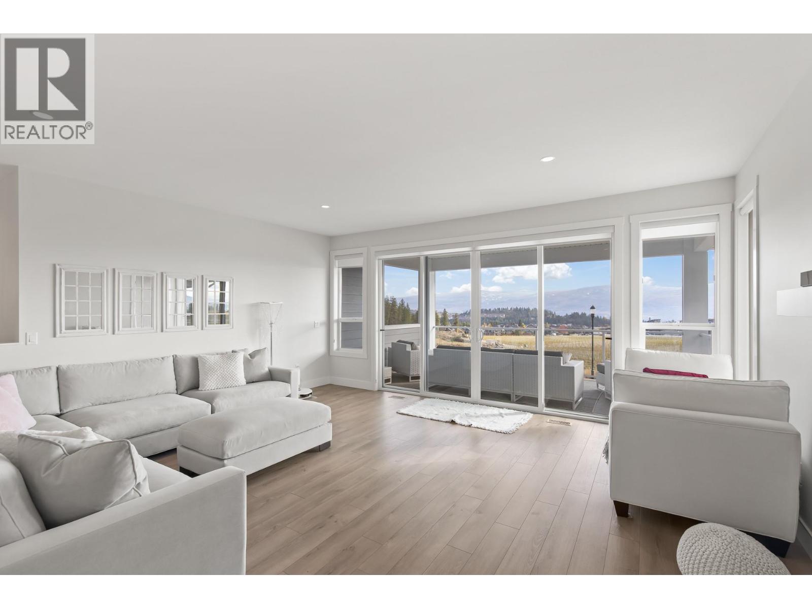 2612 Paramount Drive