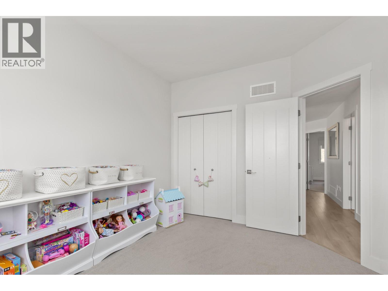 2612 Paramount Drive