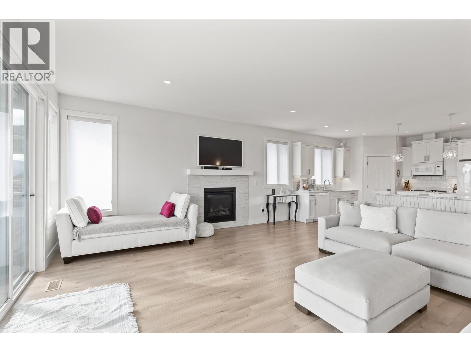 2612 Paramount Drive