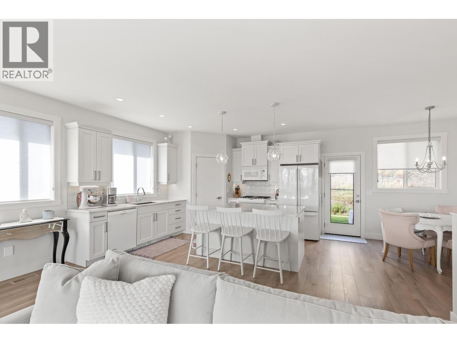 2612 Paramount Drive