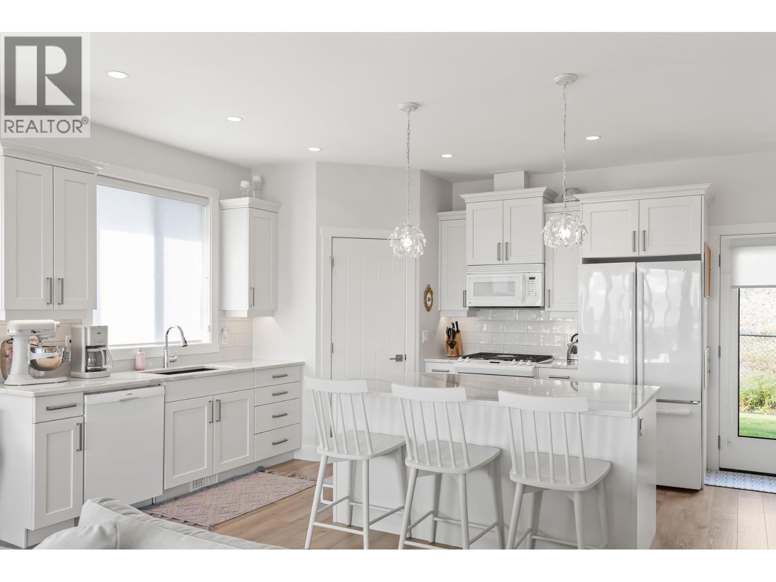 2612 Paramount Drive