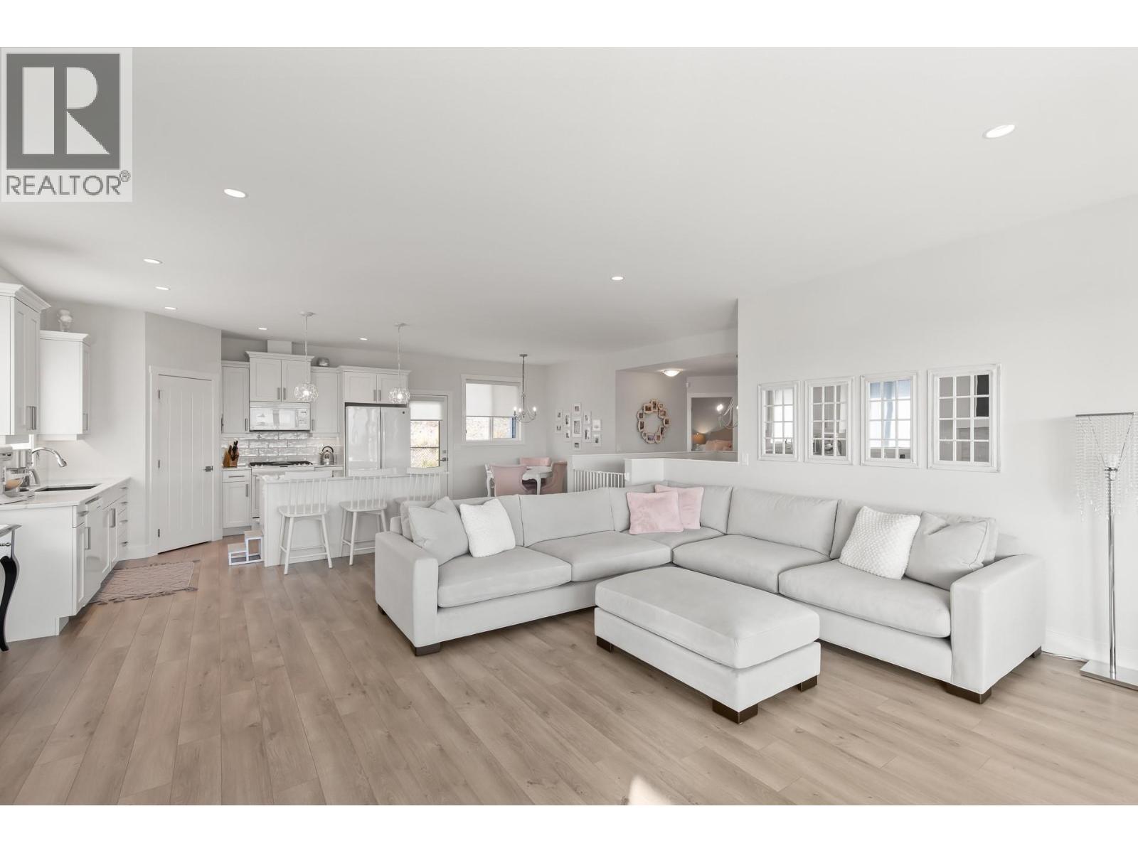 2612 Paramount Drive