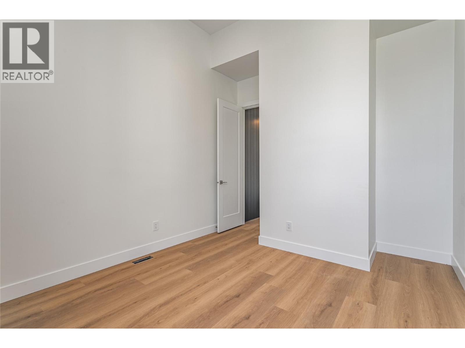 1008 Bull Crescent