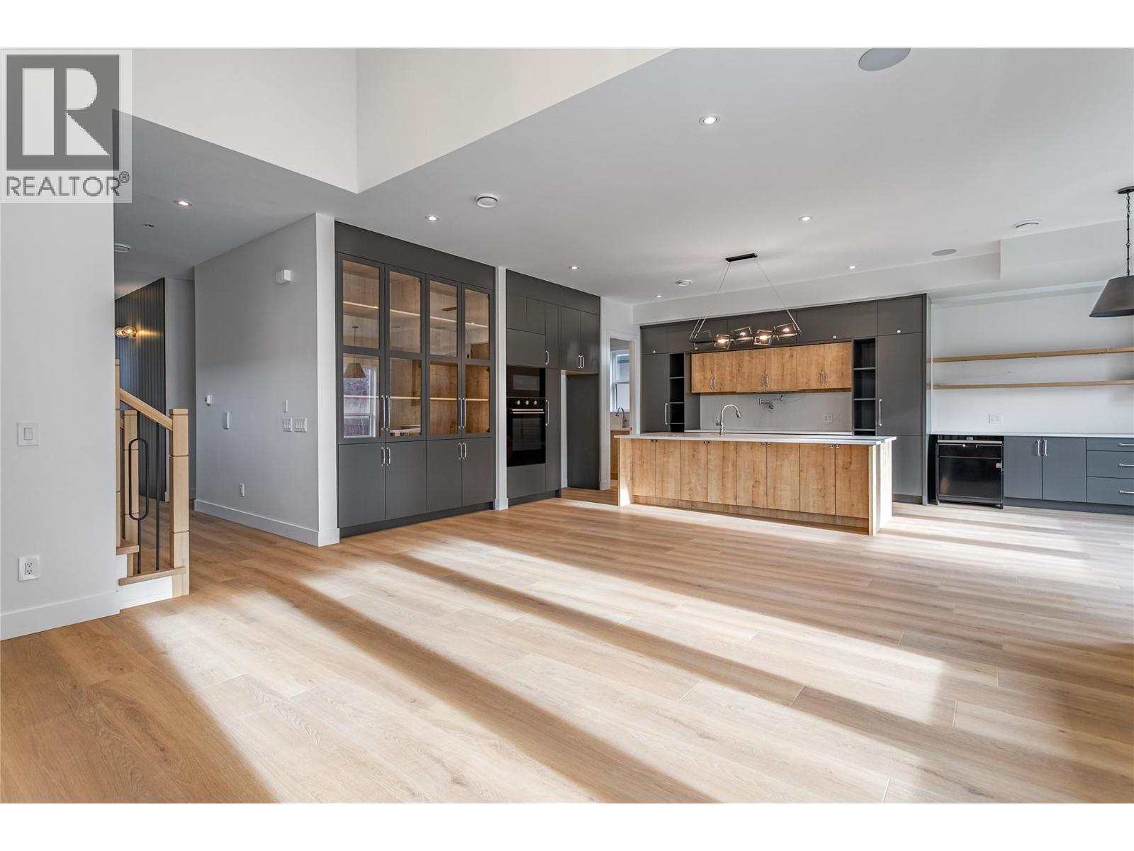 1008 Bull Crescent