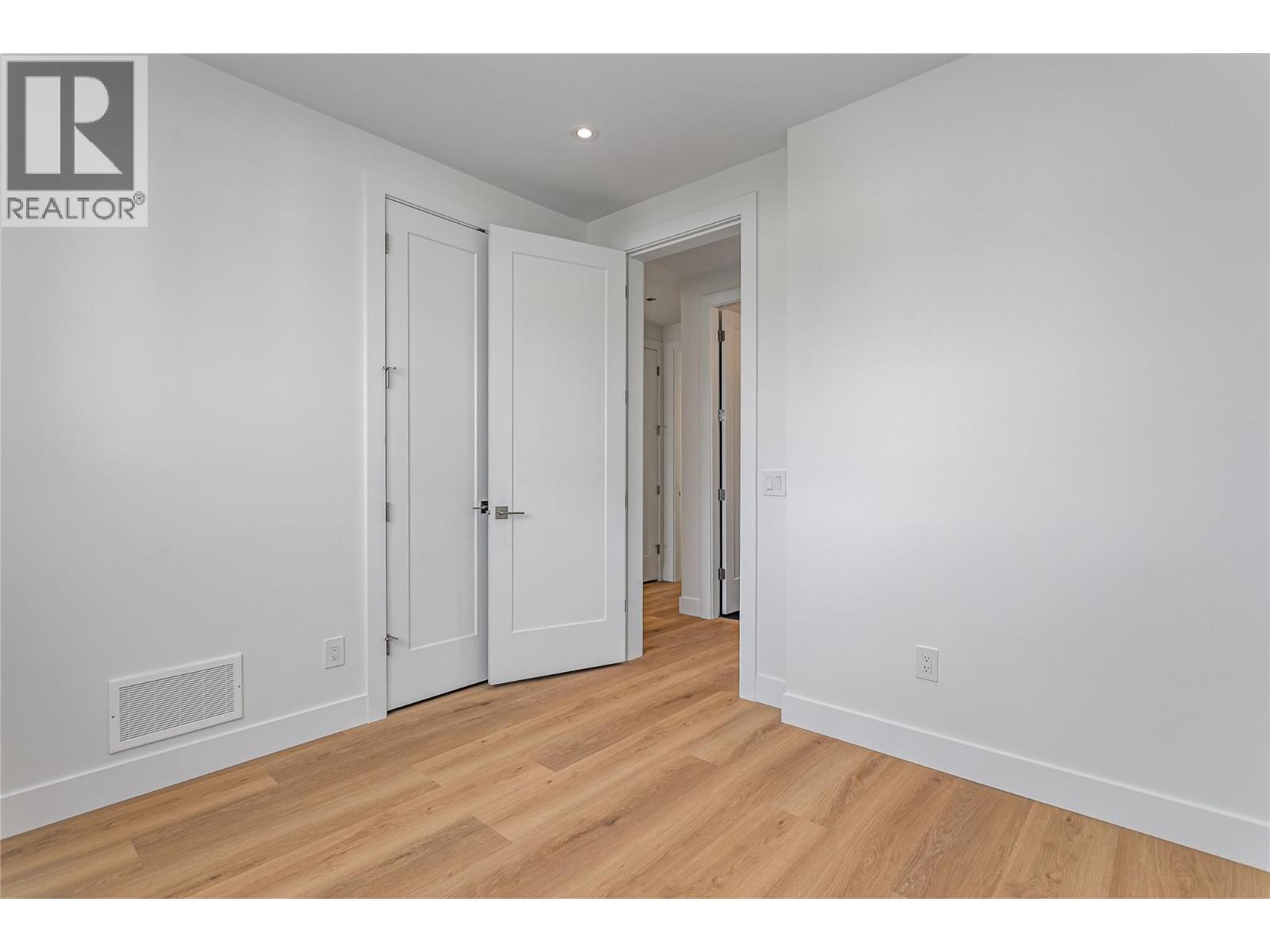 1008 Bull Crescent