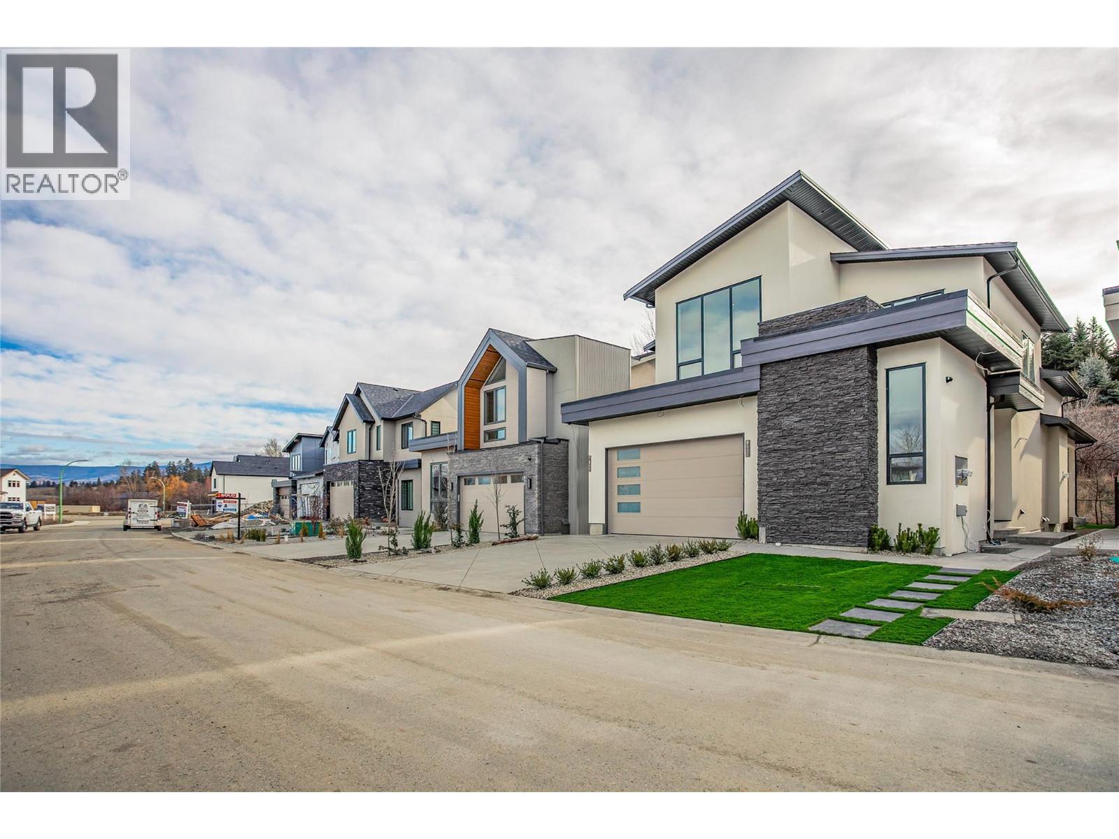 1008 Bull Crescent