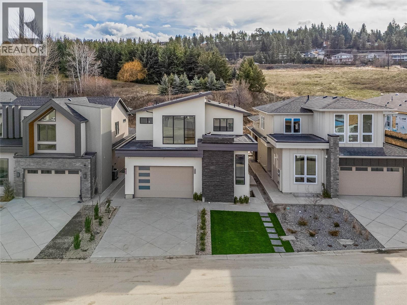1008 Bull Crescent