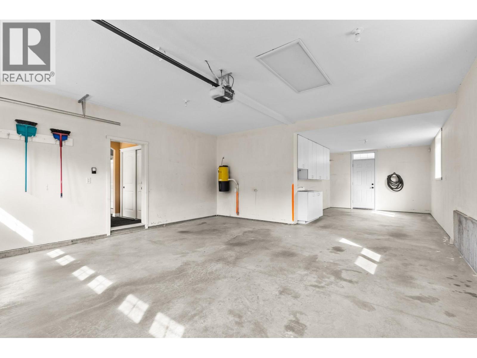 3869 Angus Drive