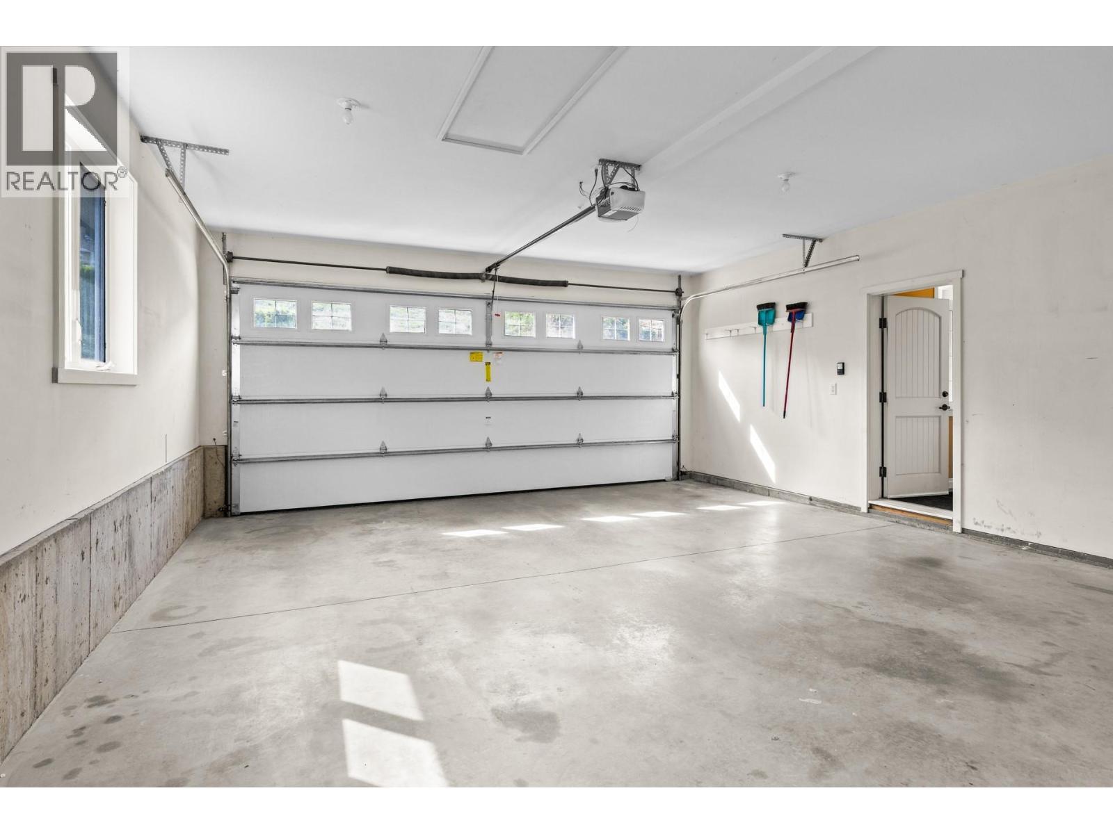 3869 Angus Drive