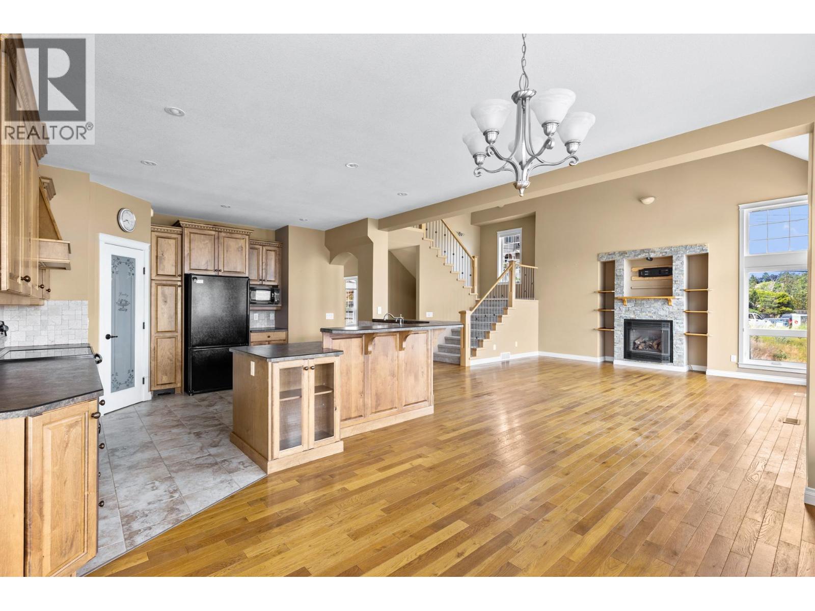 3869 Angus Drive