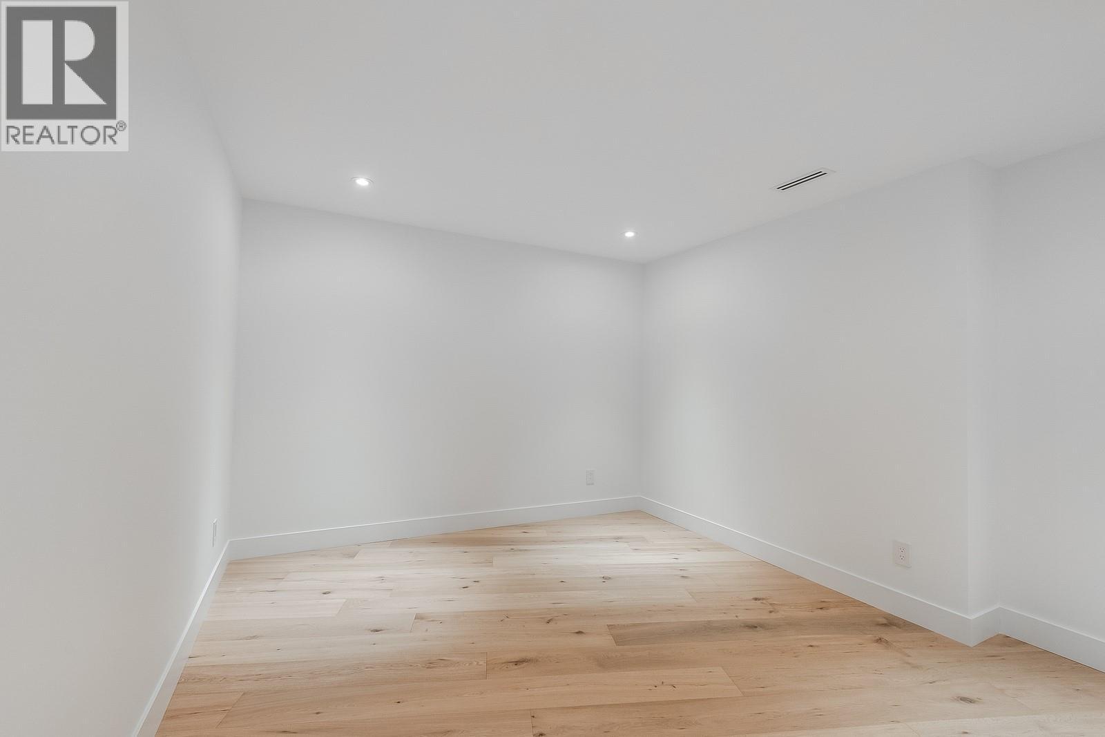 1122 Pearcy Court