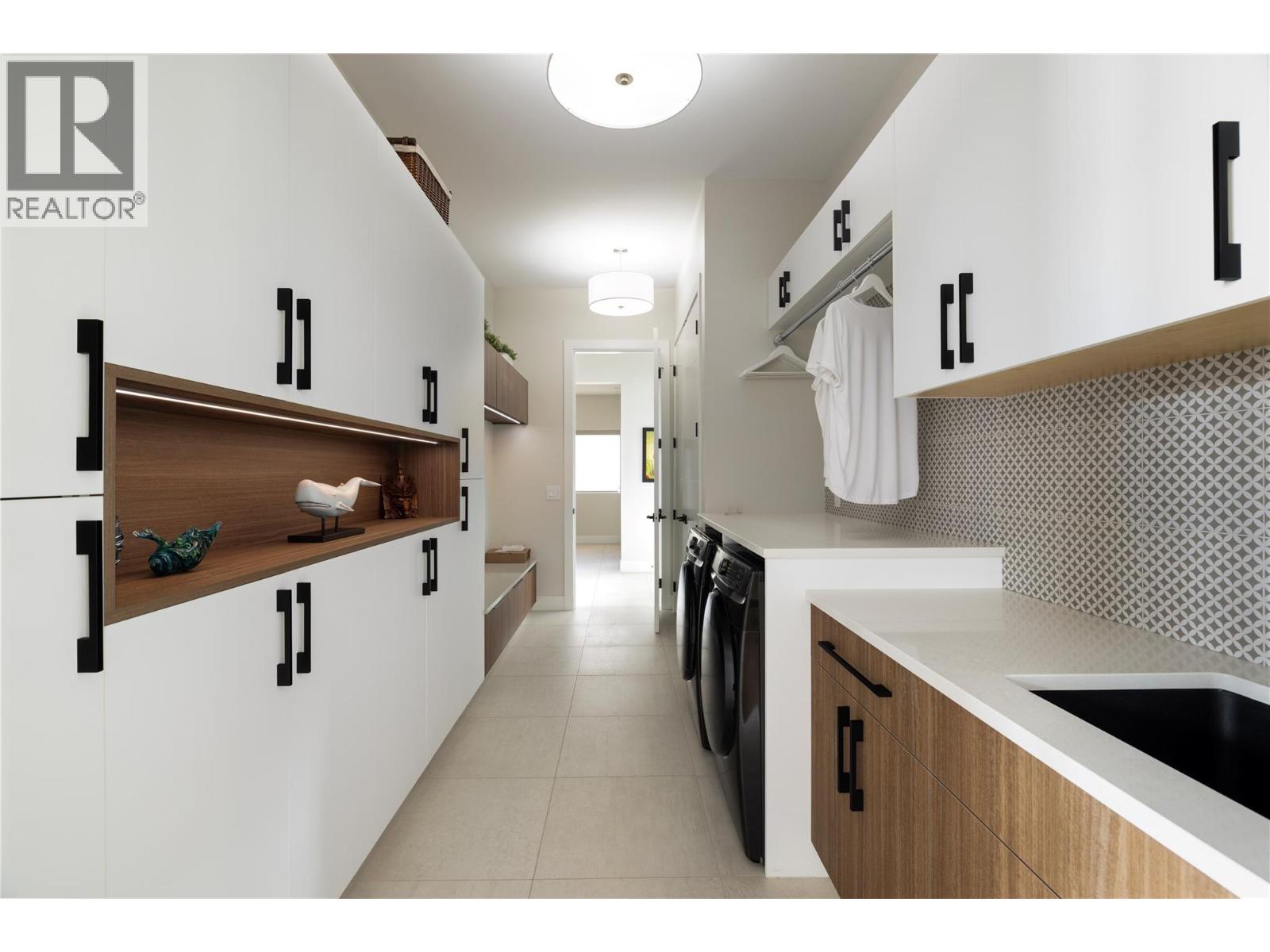 5650 The Edge Place Unit# 111