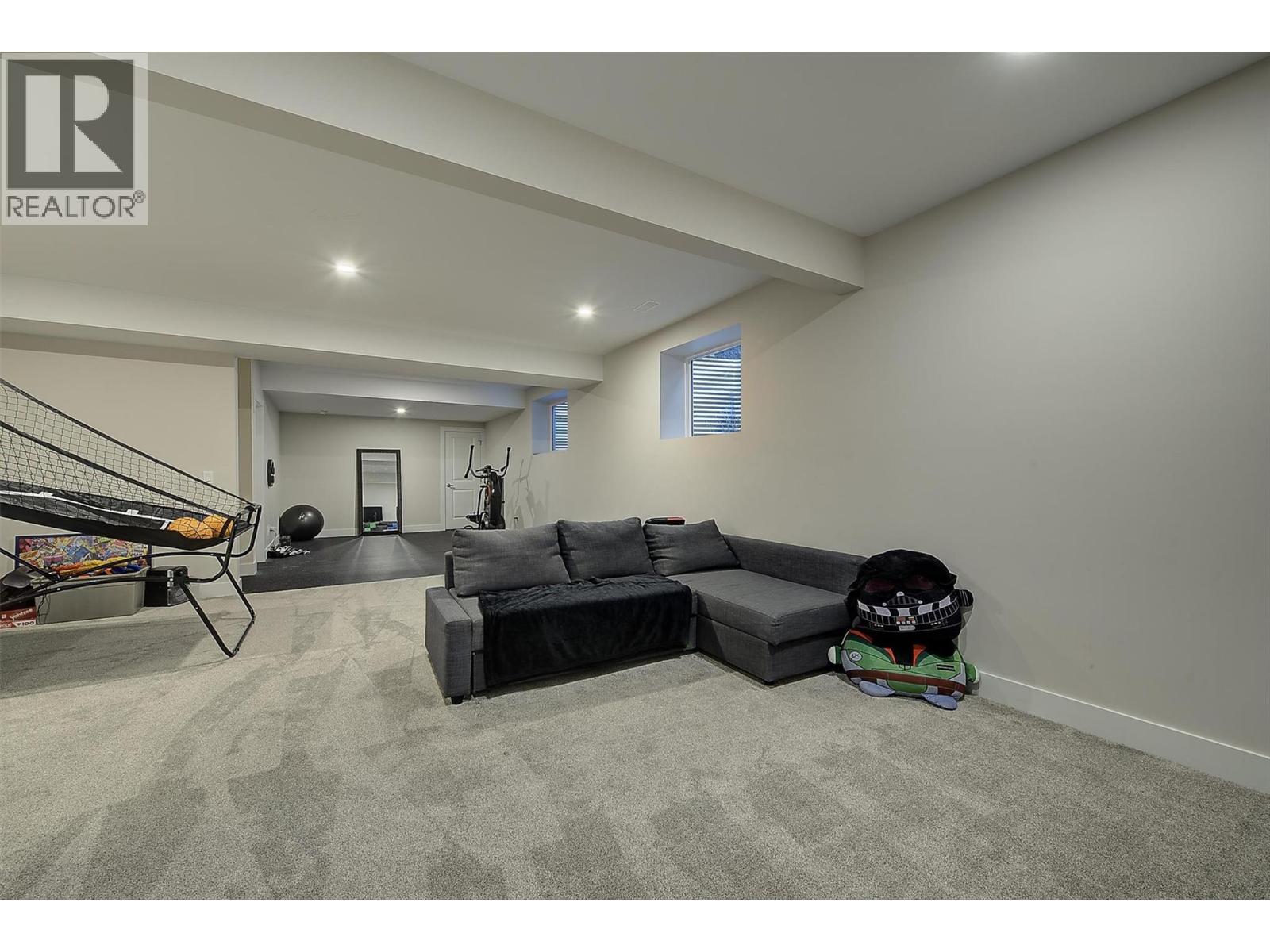 2383 Hawks Boulevard