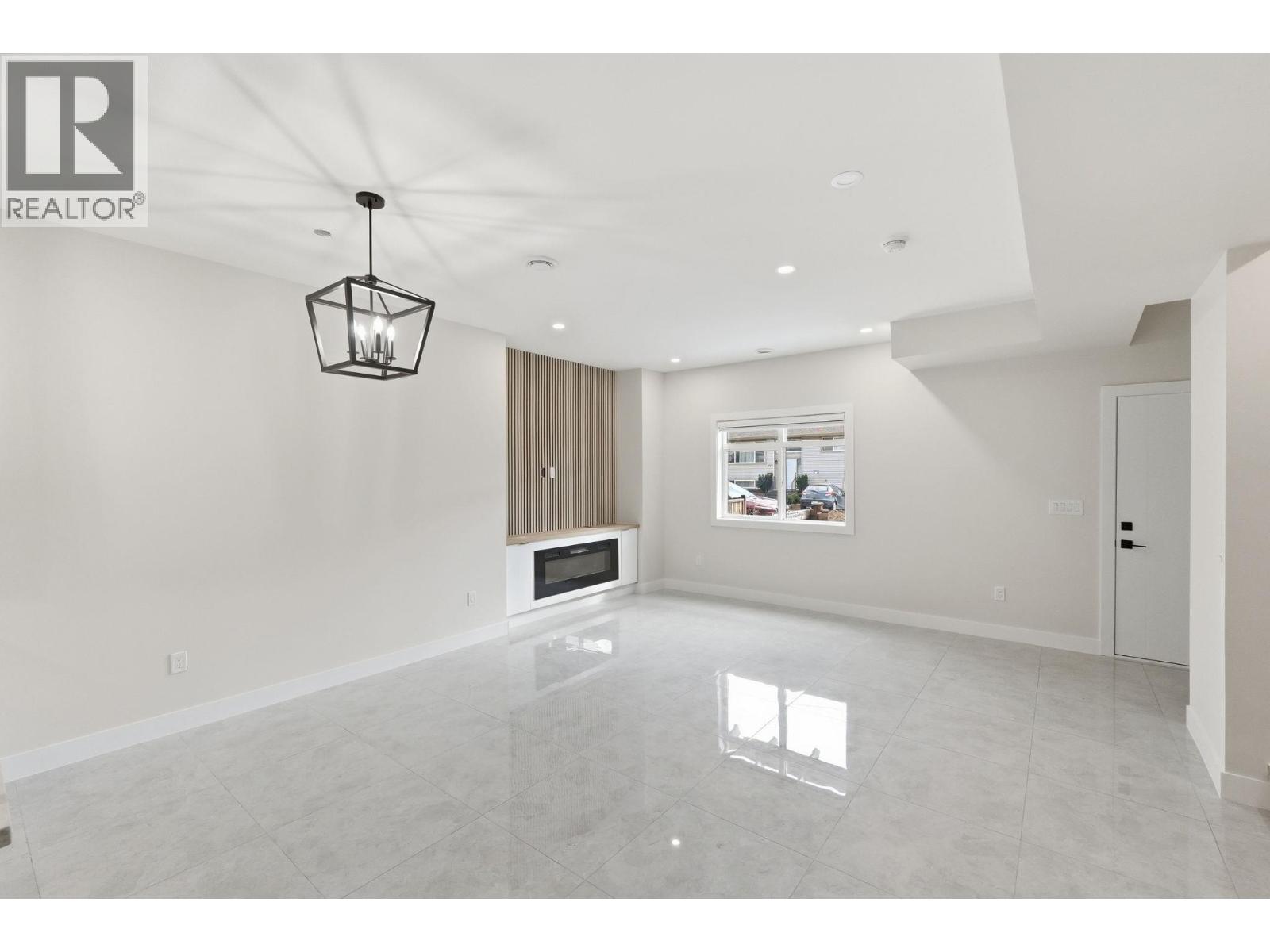 722 Coopland Crescent Unit# 4