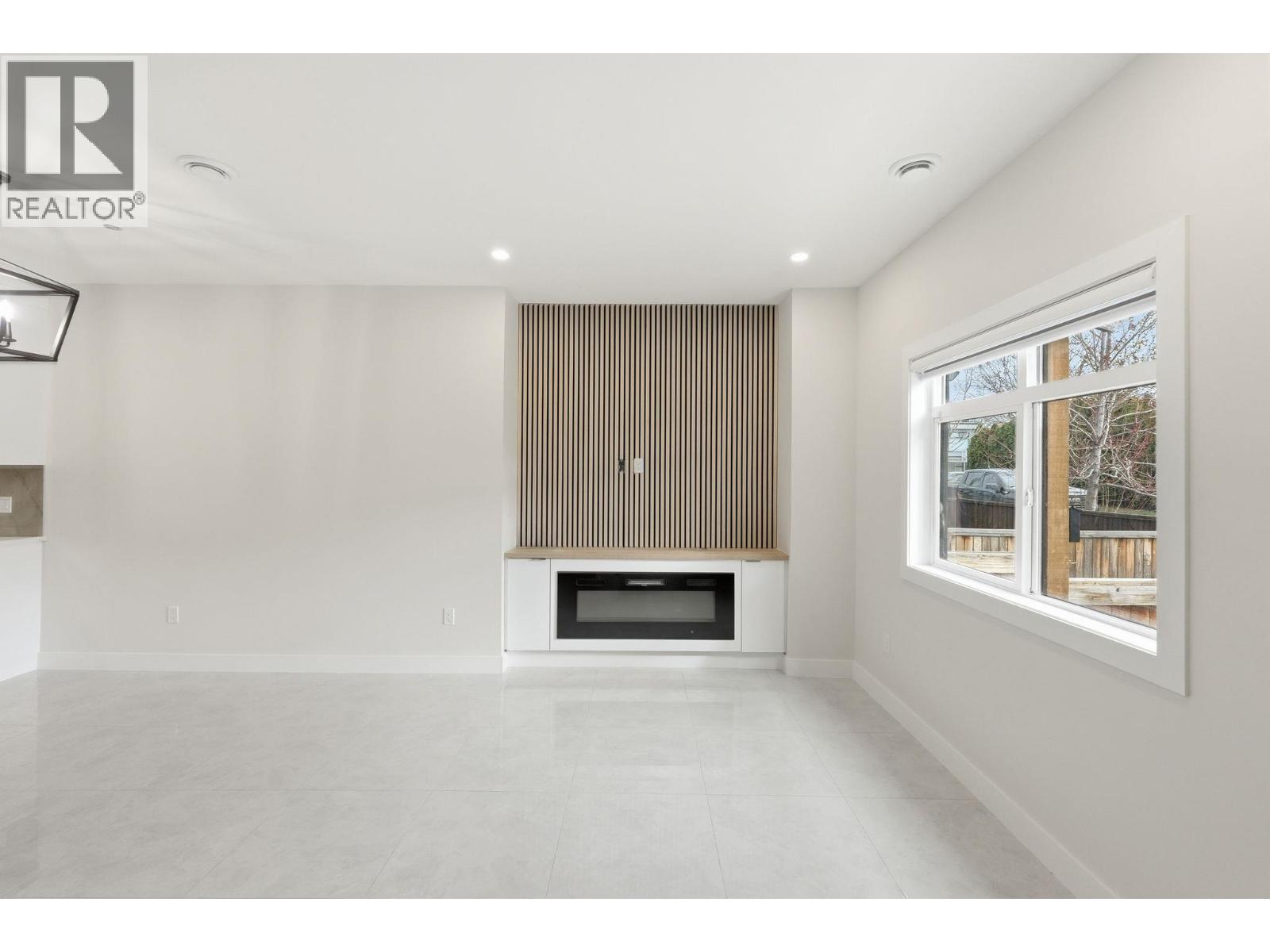 722 Coopland Crescent Unit# 4