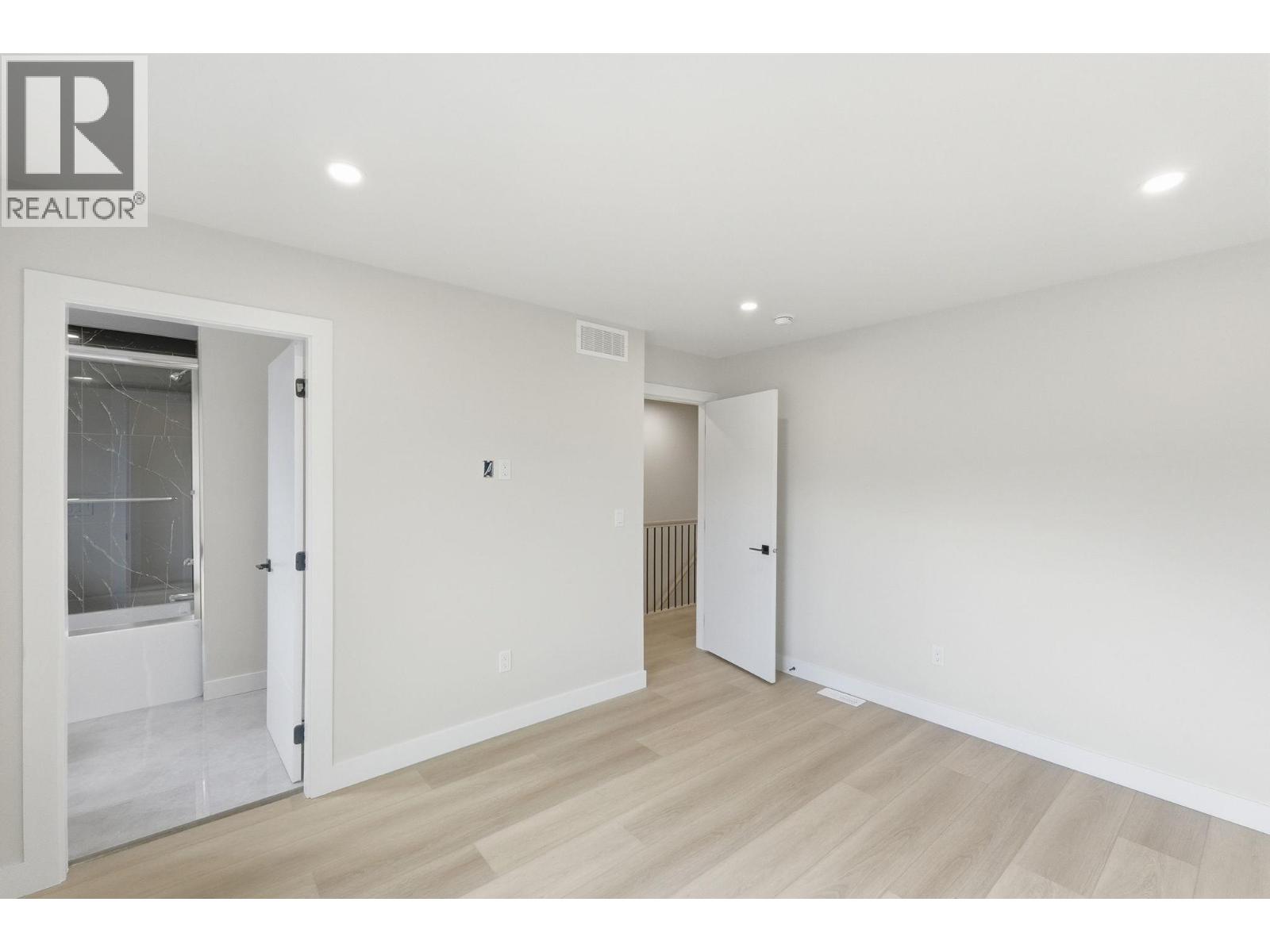 722 Coopland Crescent Unit# 4