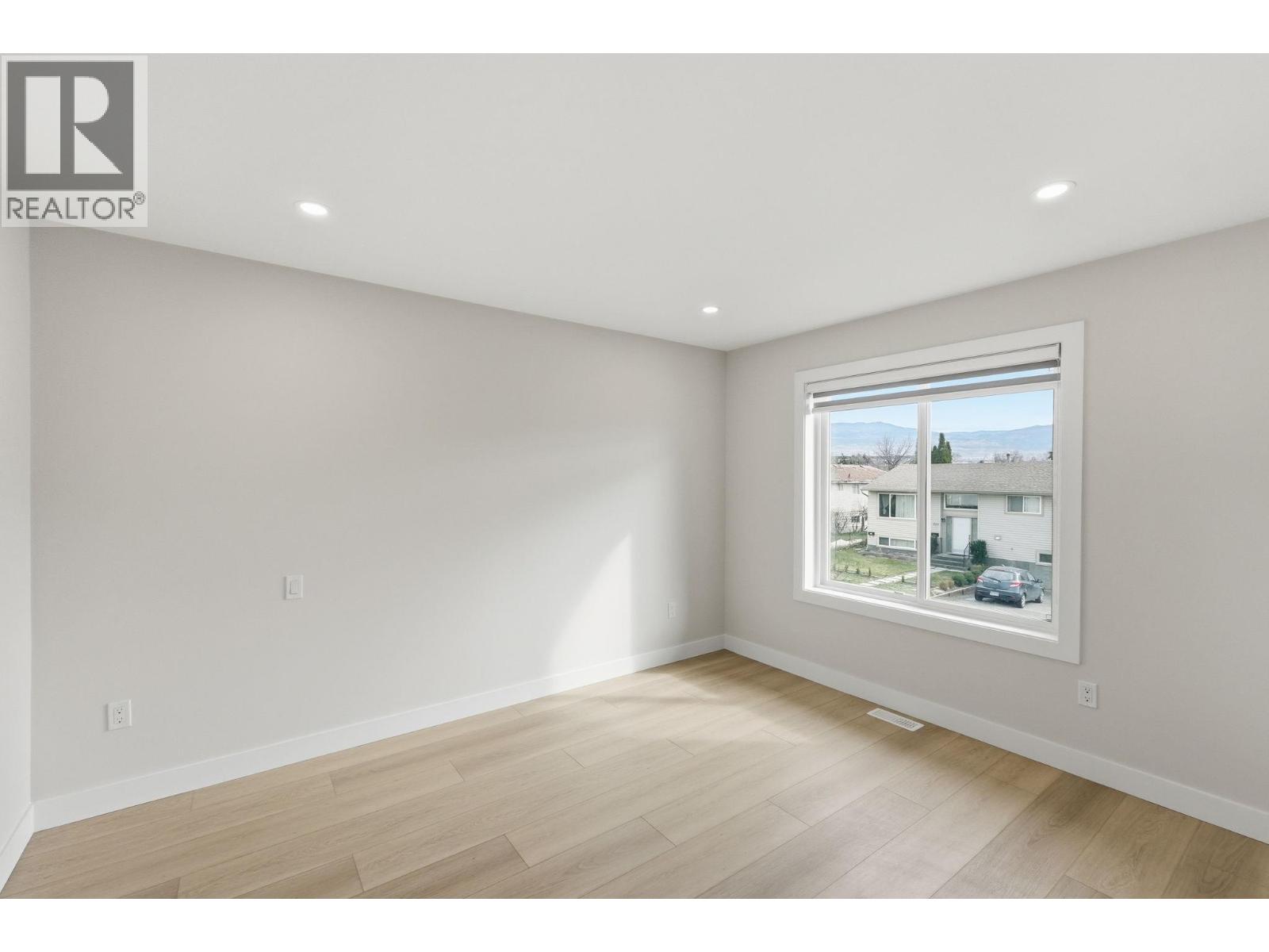 722 Coopland Crescent Unit# 4