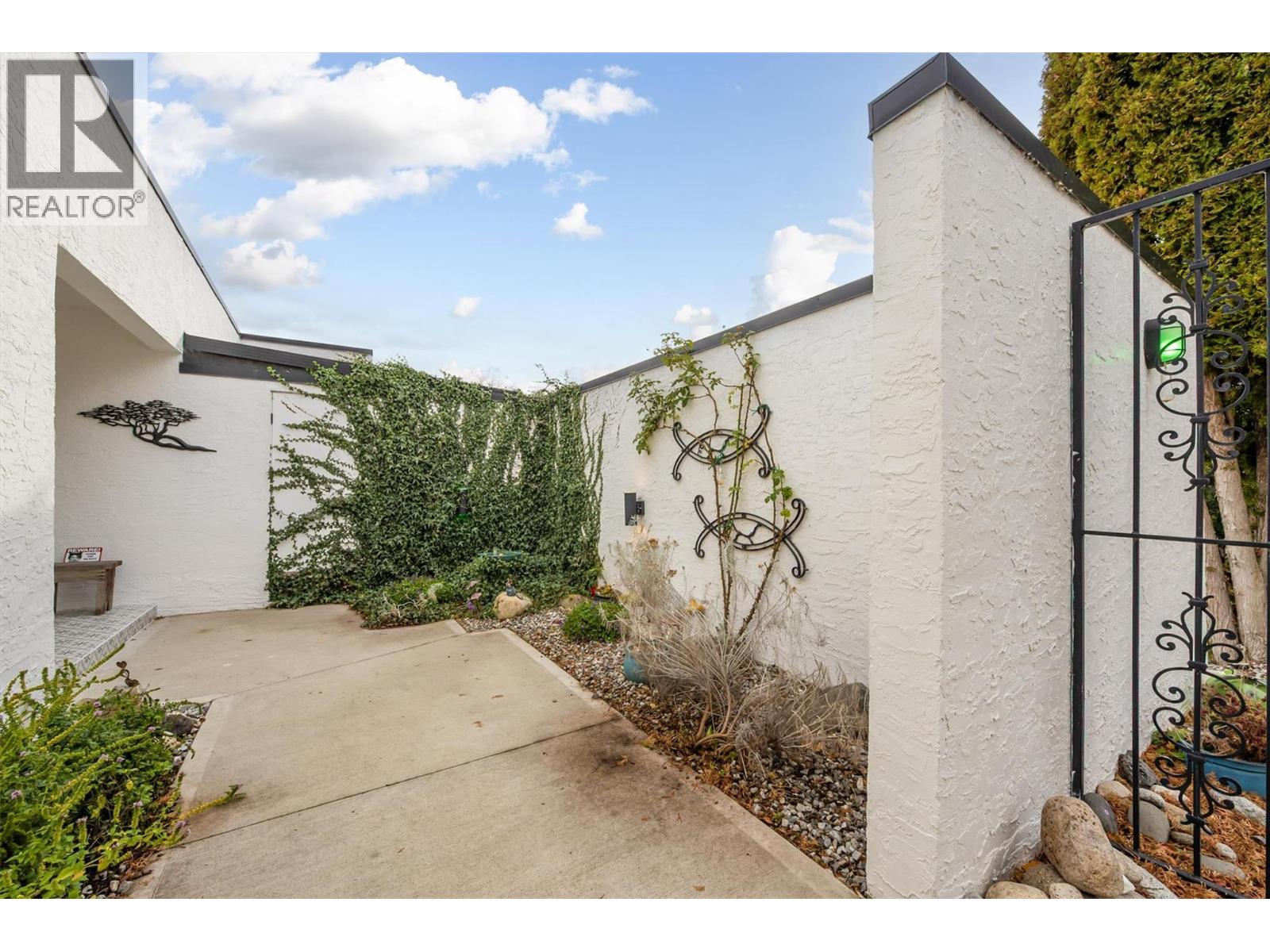 15 Traders Cove Road